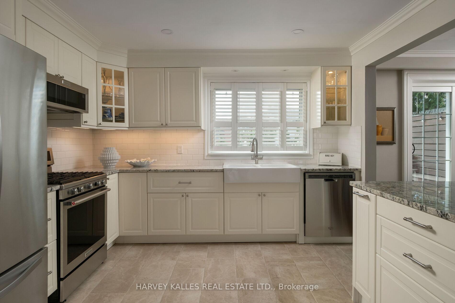 Photo 14 of 81 Summitcrest Drive, Etobicoke, Willowridge-Martingrove-Richview — HOMEH