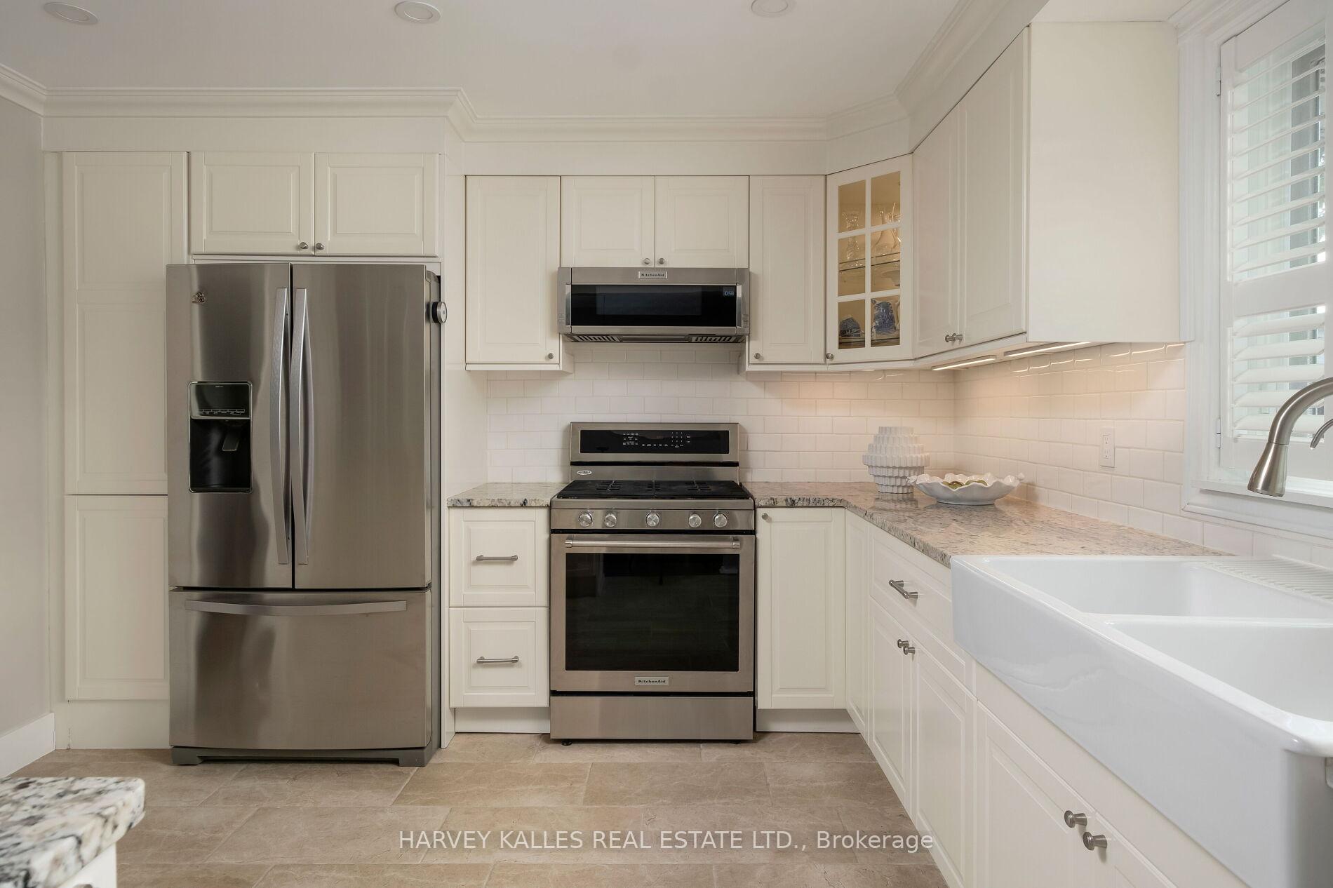 Photo 15 of 81 Summitcrest Drive, Etobicoke, Willowridge-Martingrove-Richview — HOMEH