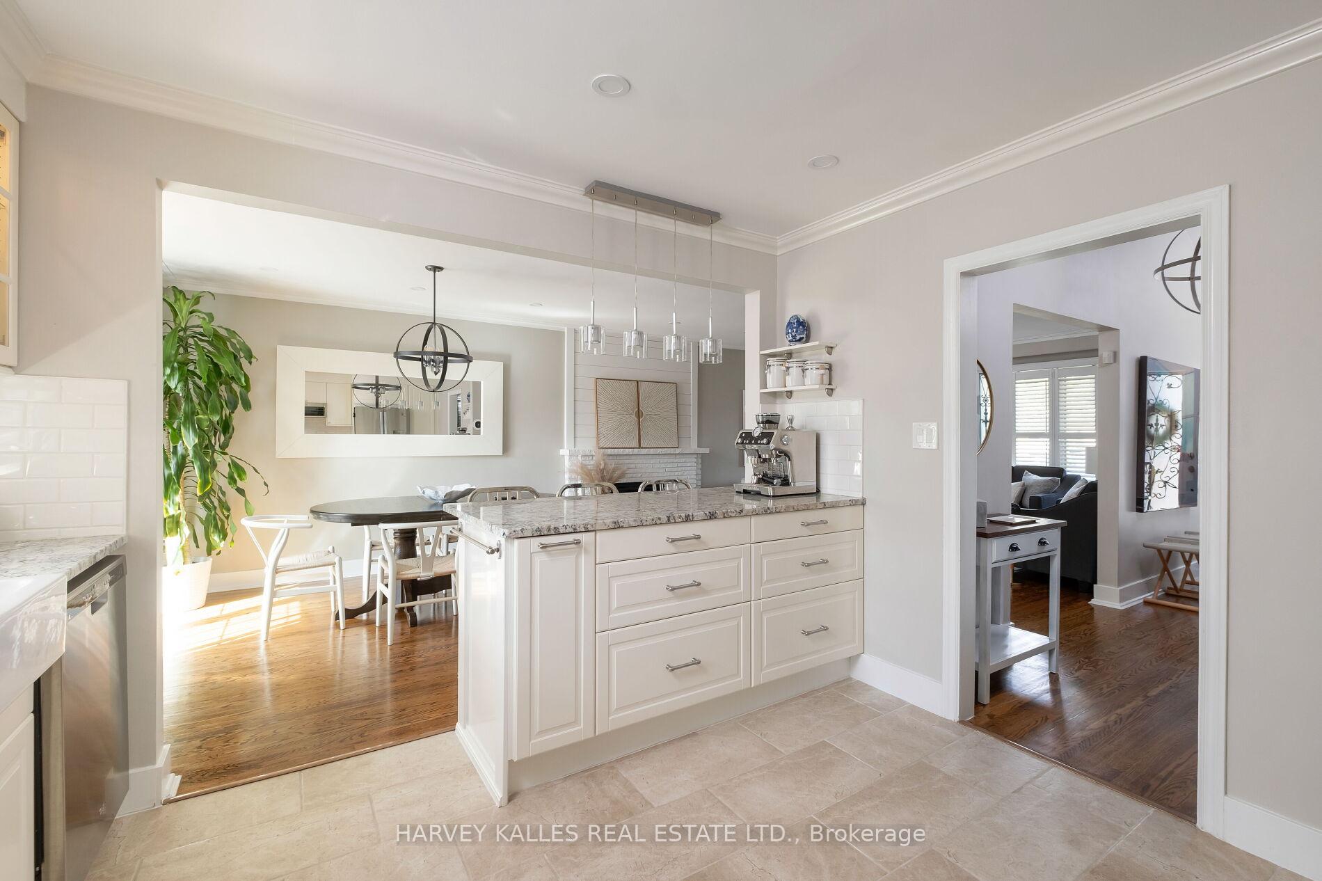 Photo 16 of 81 Summitcrest Drive, Etobicoke, Willowridge-Martingrove-Richview — HOMEH