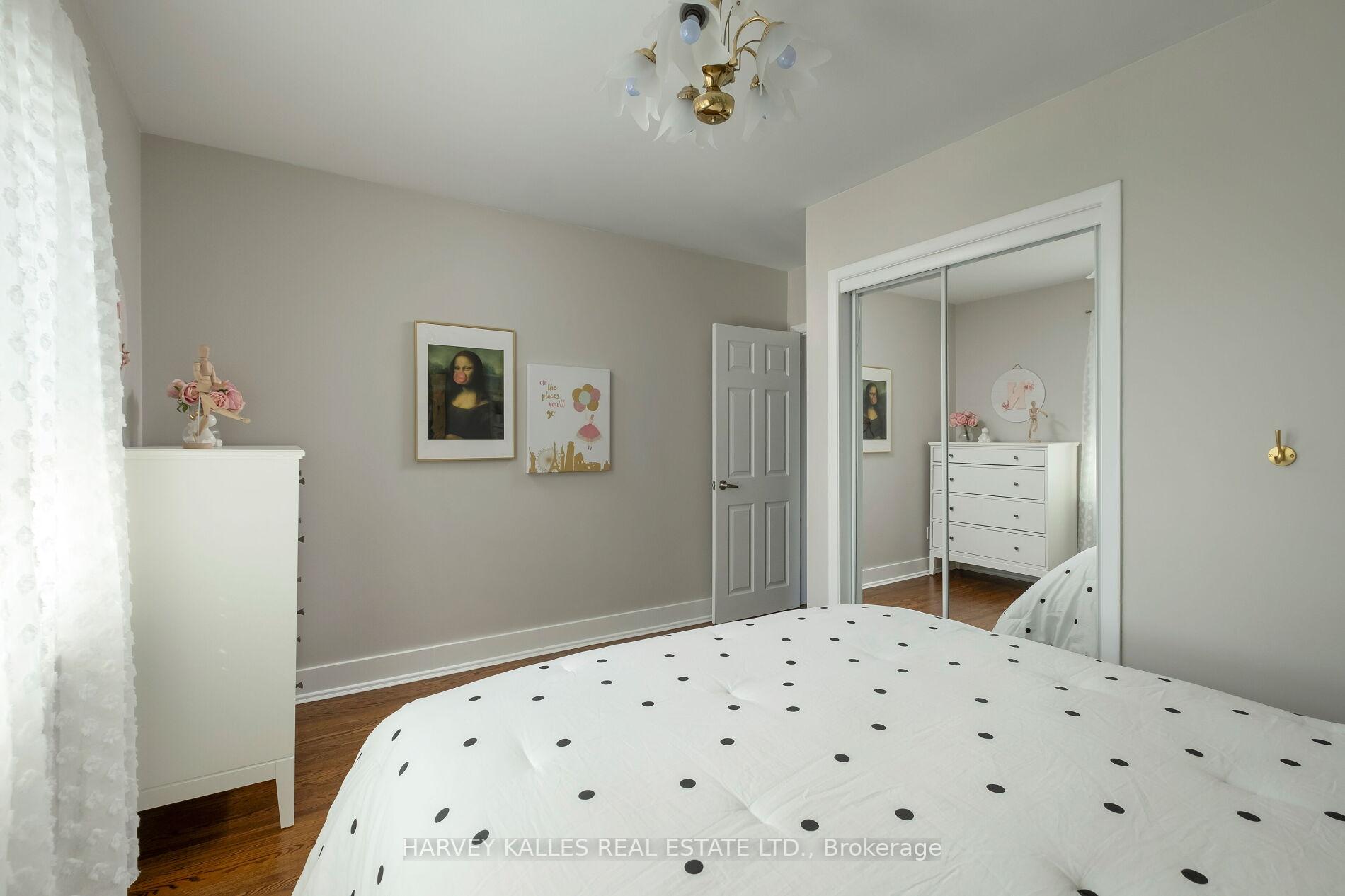 Photo 28 of 81 Summitcrest Drive, Etobicoke, Willowridge-Martingrove-Richview — HOMEH