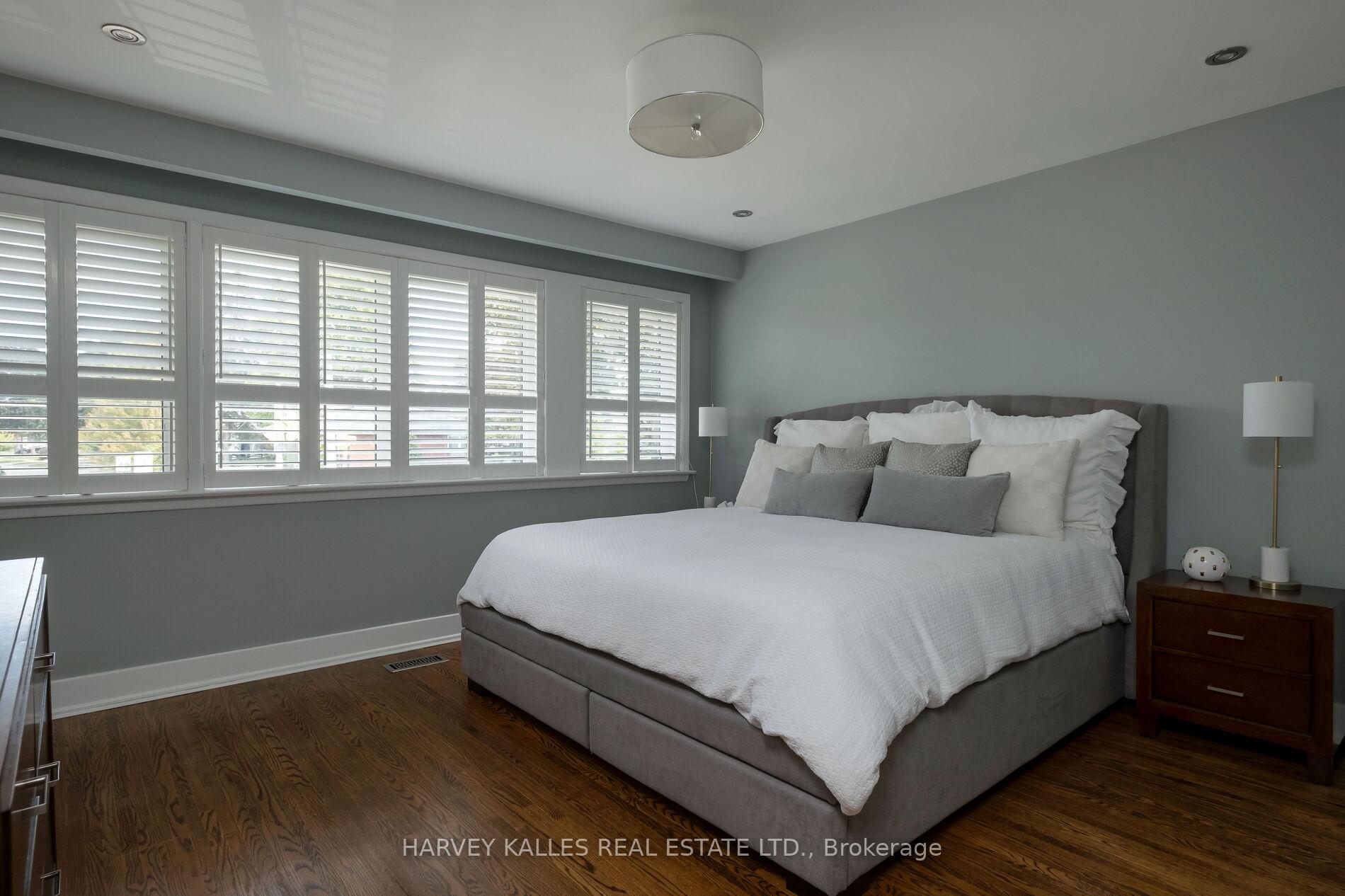 Photo 32 of 81 Summitcrest Drive, Etobicoke, Willowridge-Martingrove-Richview — HOMEH