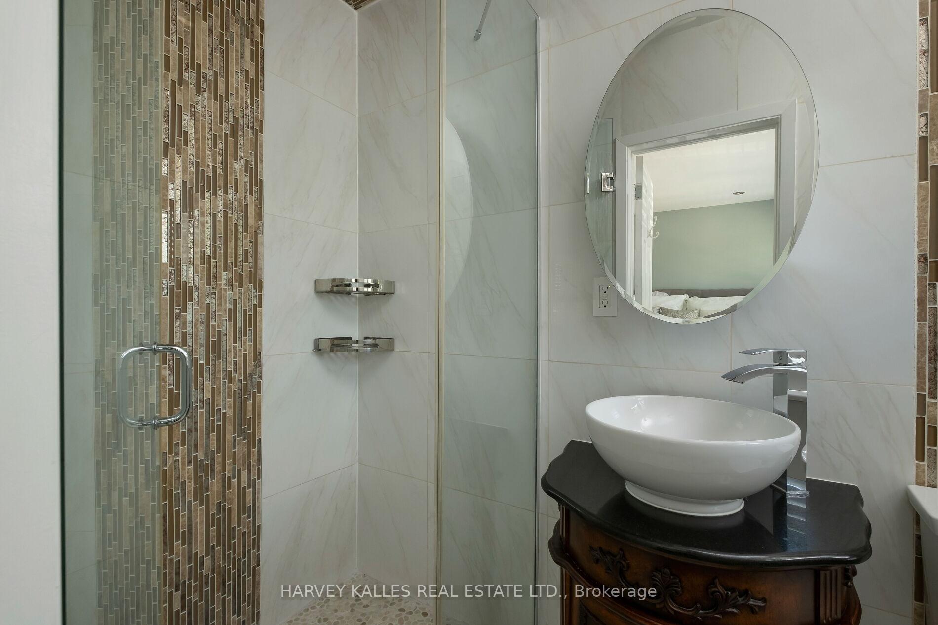 Photo 35 of 81 Summitcrest Drive, Etobicoke, Willowridge-Martingrove-Richview — HOMEH