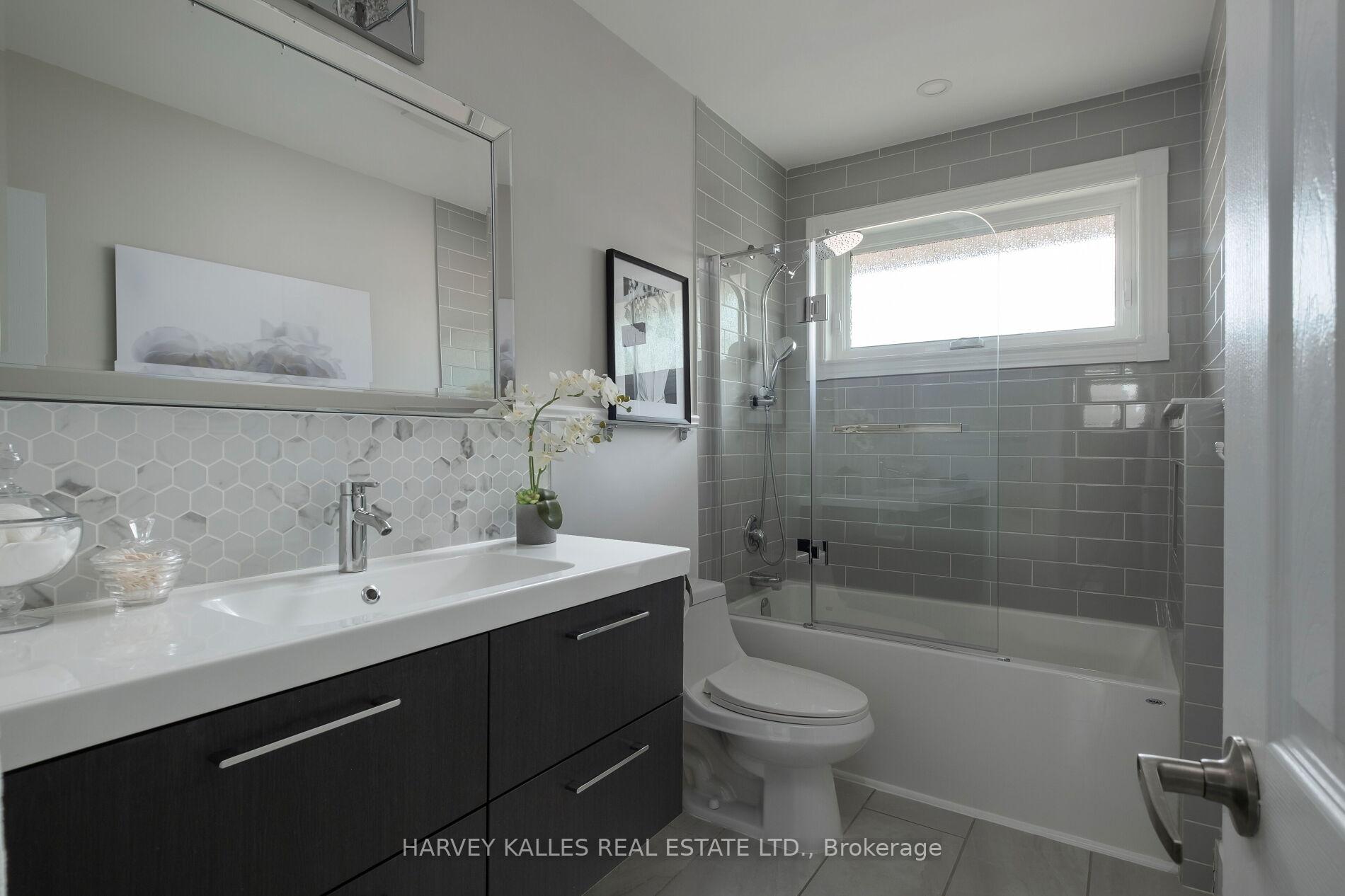 Photo 36 of 81 Summitcrest Drive, Etobicoke, Willowridge-Martingrove-Richview — HOMEH