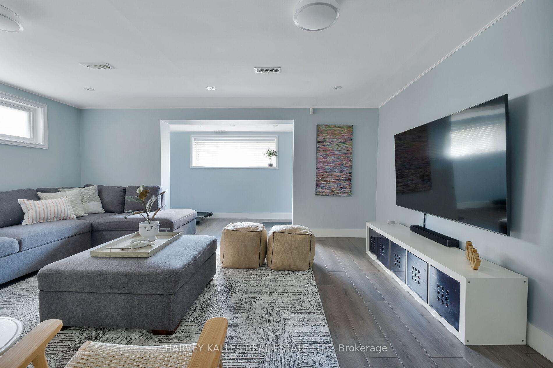 Photo 38 of 81 Summitcrest Drive, Etobicoke, Willowridge-Martingrove-Richview — HOMEH