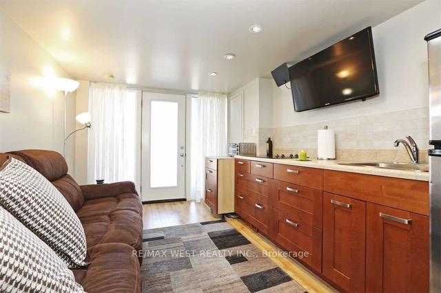 Photo 3 of Unit 3, 5 Fenley Drive, Etobicoke, Kingsview Village-The Westway — HOMEH