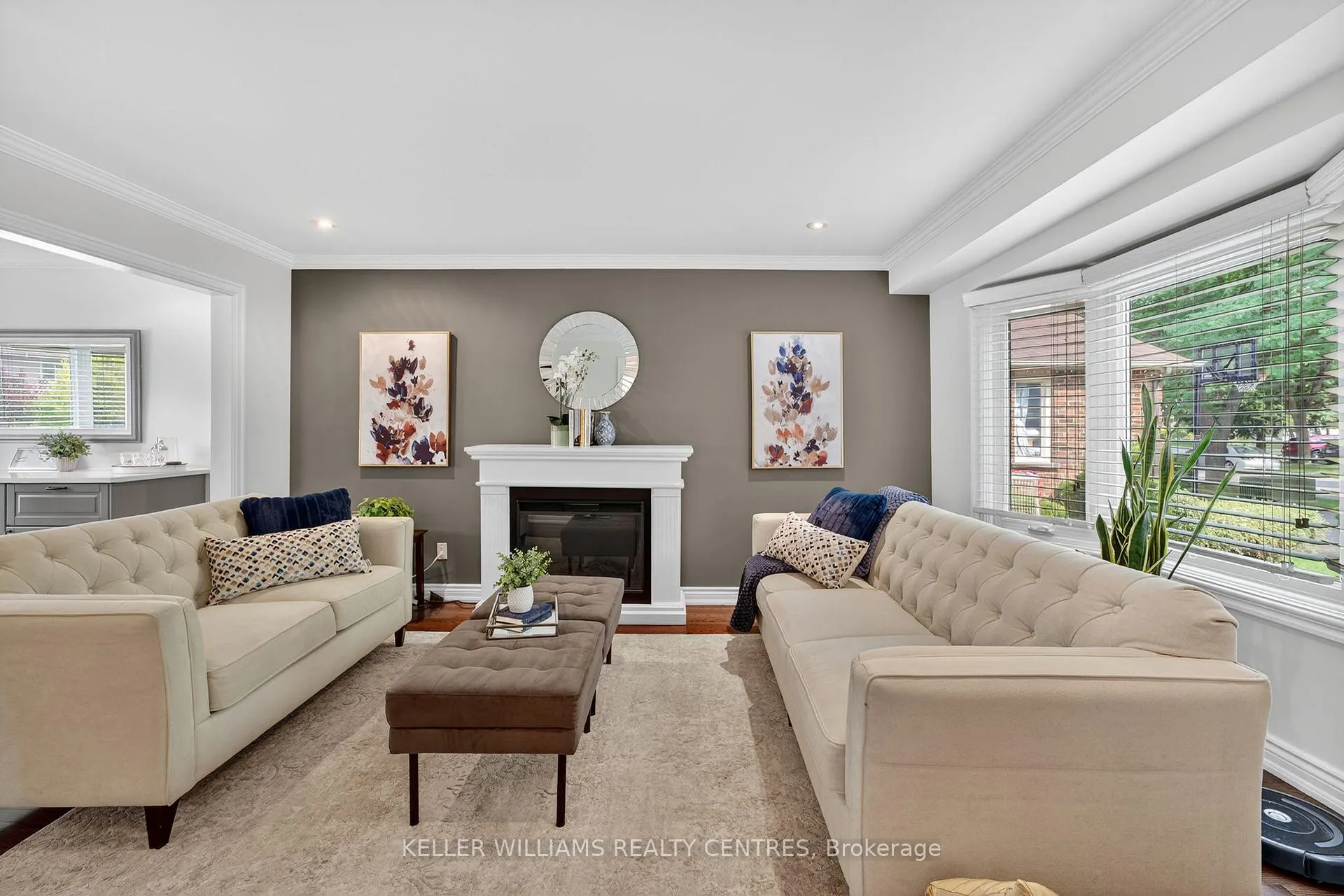 Photo 4 of 42 Buchanan Crescent, Aurora, Aurora Village — HOMEH