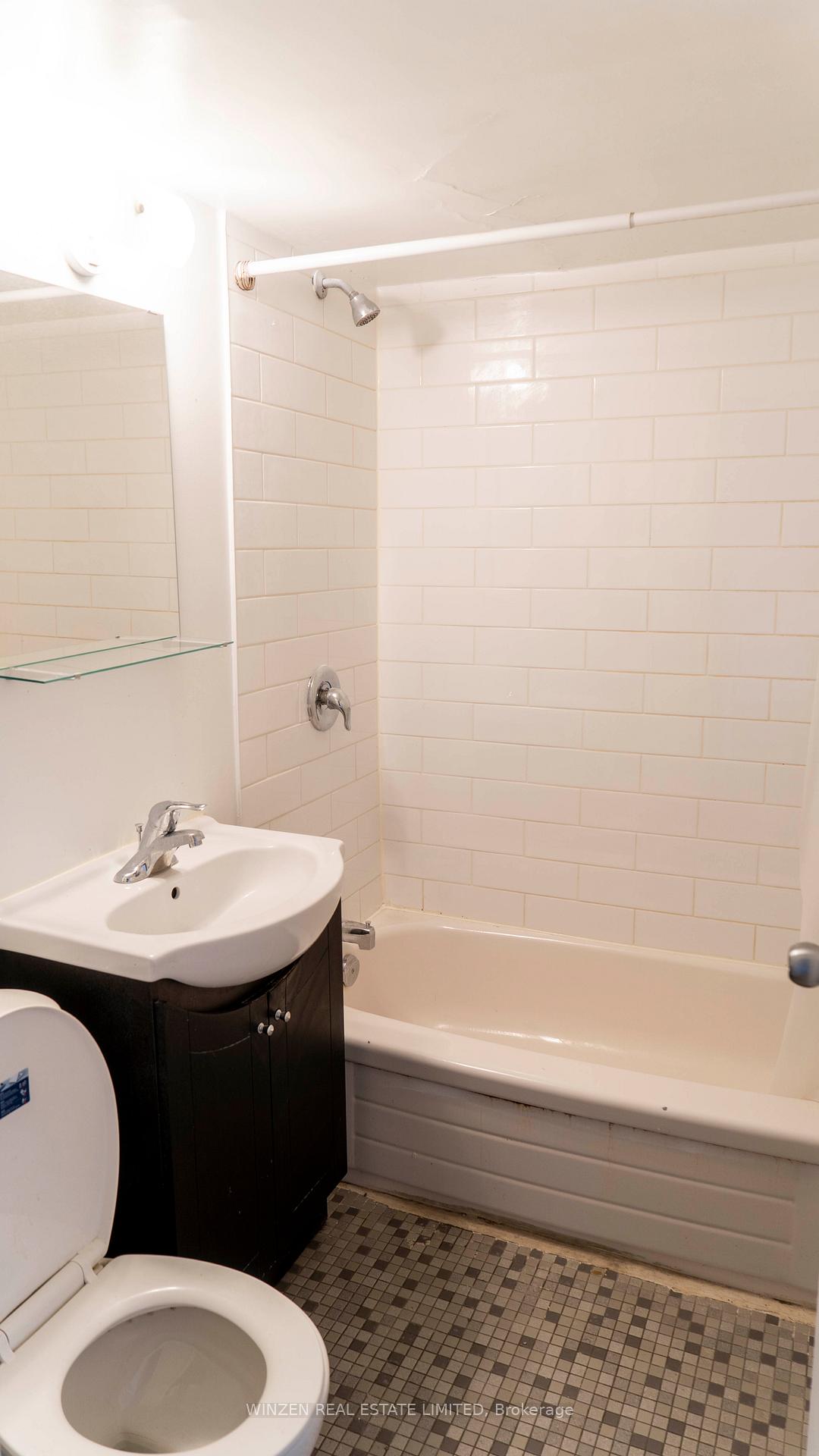 Photo 3 of 416 The Way, Etobicoke, Willowridge-Martingrove-Richview — HOMEH