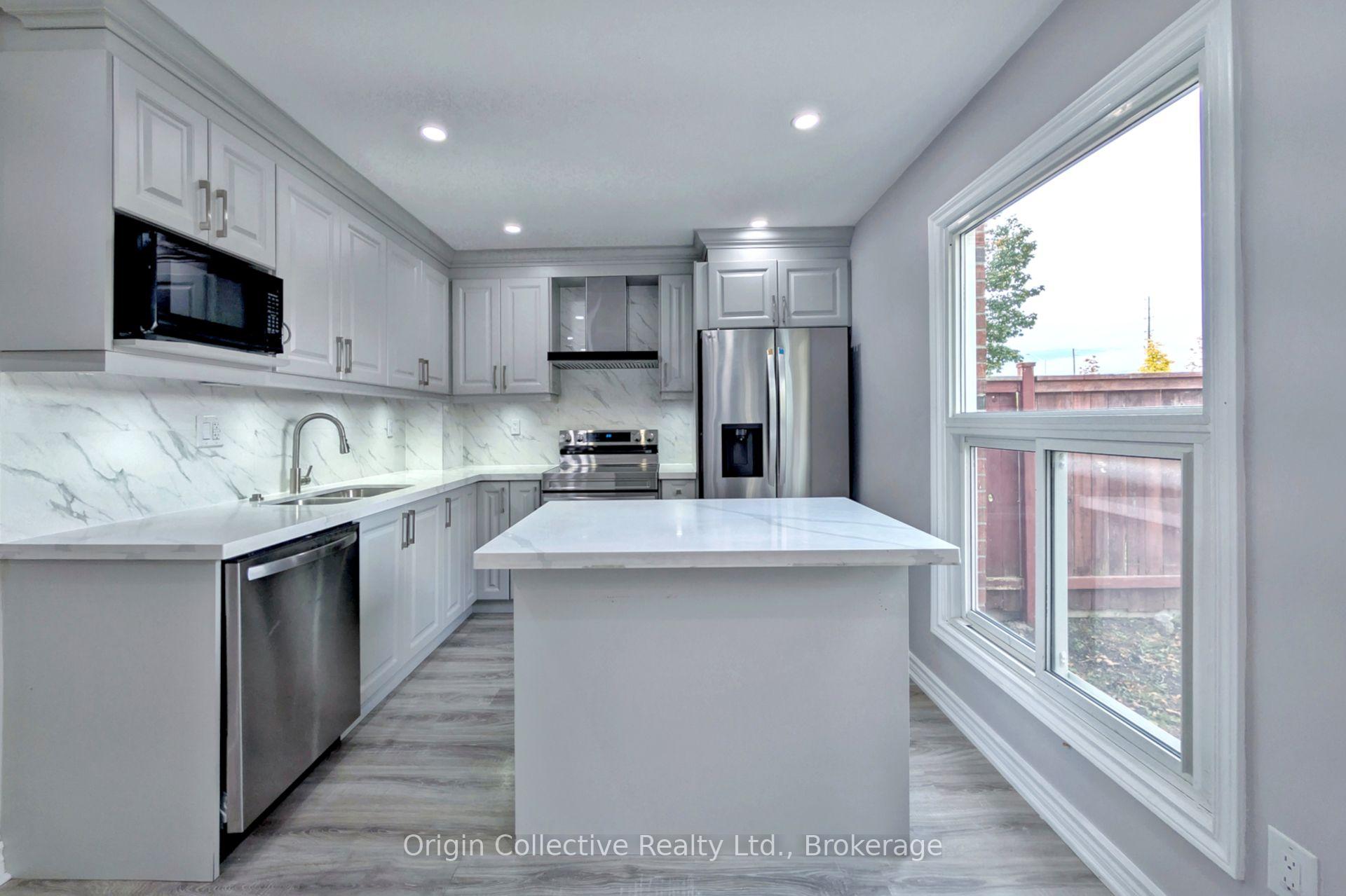 Photo 2 of 47 Woolenscote Circle, Etobicoke, West Humber-Clairville — HOMEH