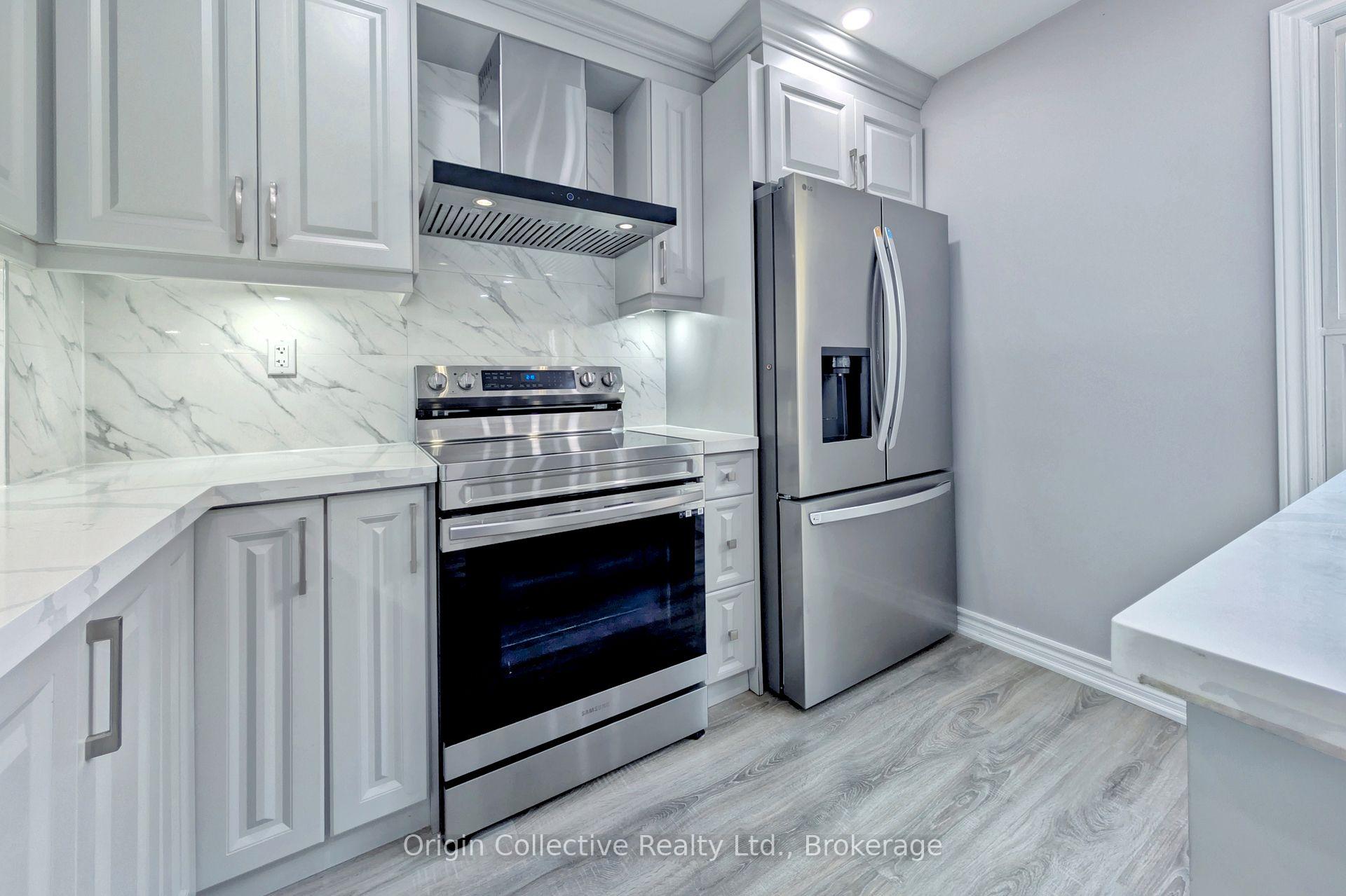 Photo 4 of 47 Woolenscote Circle, Etobicoke, West Humber-Clairville — HOMEH