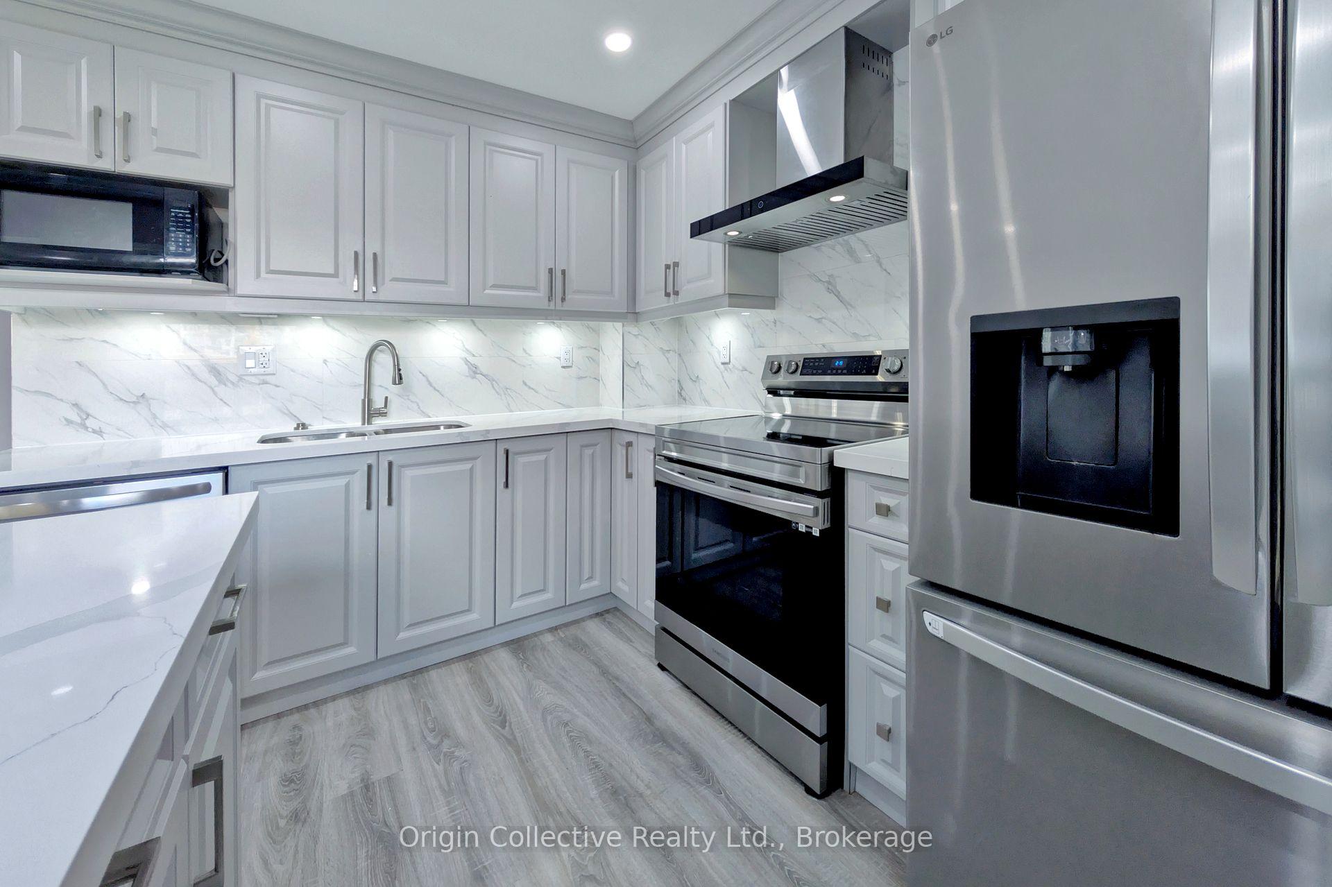 Photo 5 of 47 Woolenscote Circle, Etobicoke, West Humber-Clairville — HOMEH