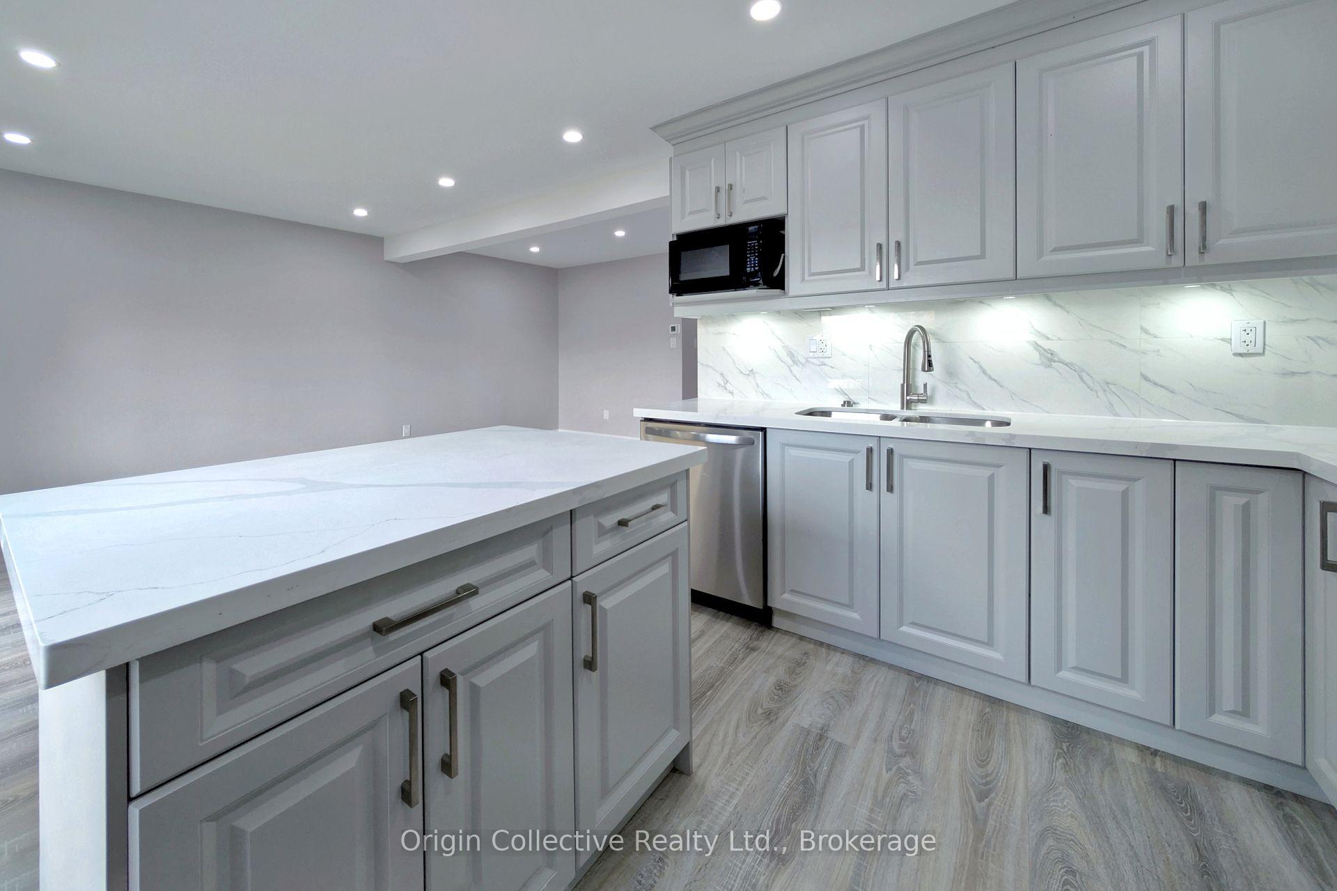 Photo 7 of 47 Woolenscote Circle, Etobicoke, West Humber-Clairville — HOMEH