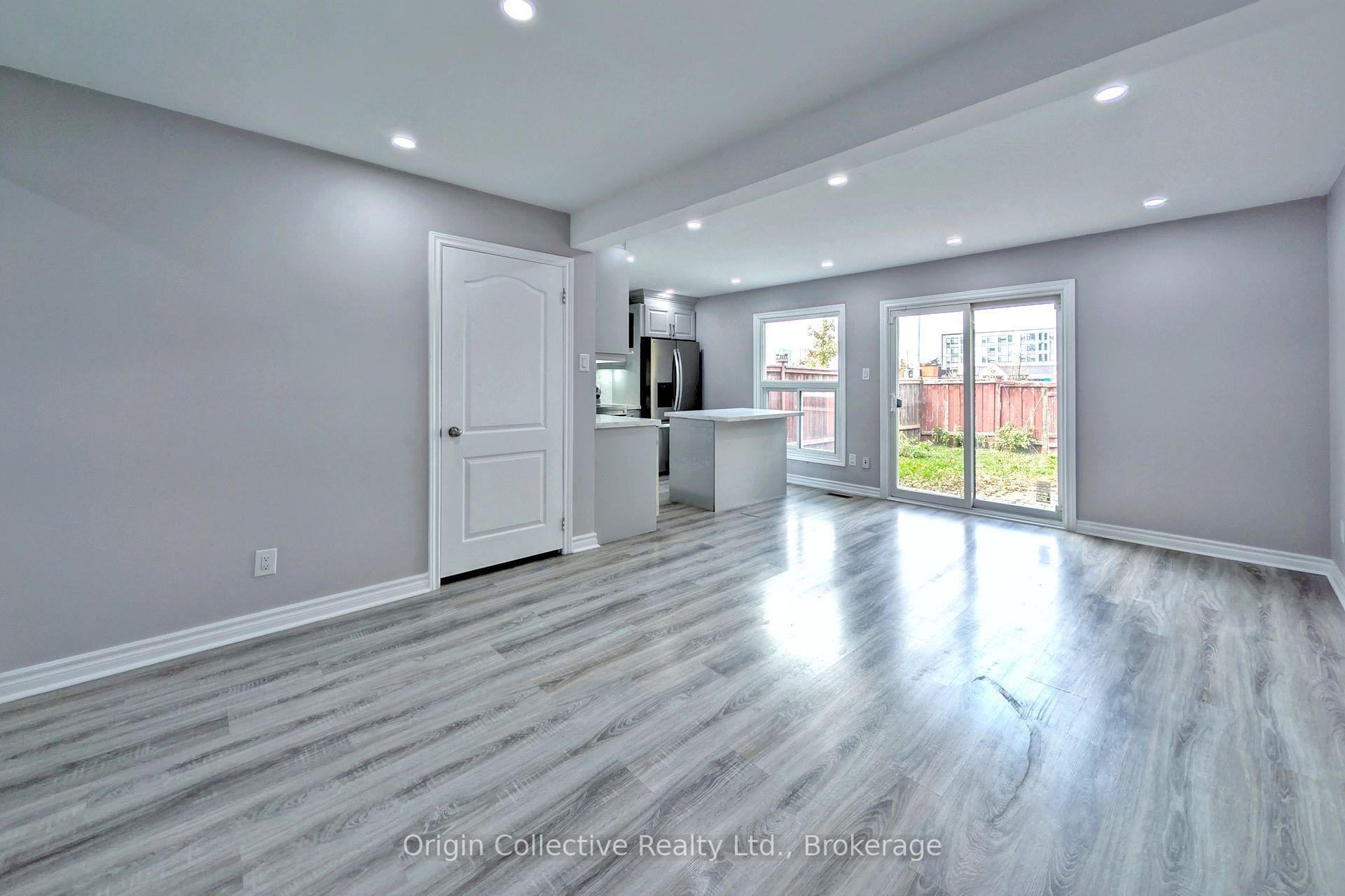Photo 10 of 47 Woolenscote Circle, Etobicoke, West Humber-Clairville — HOMEH