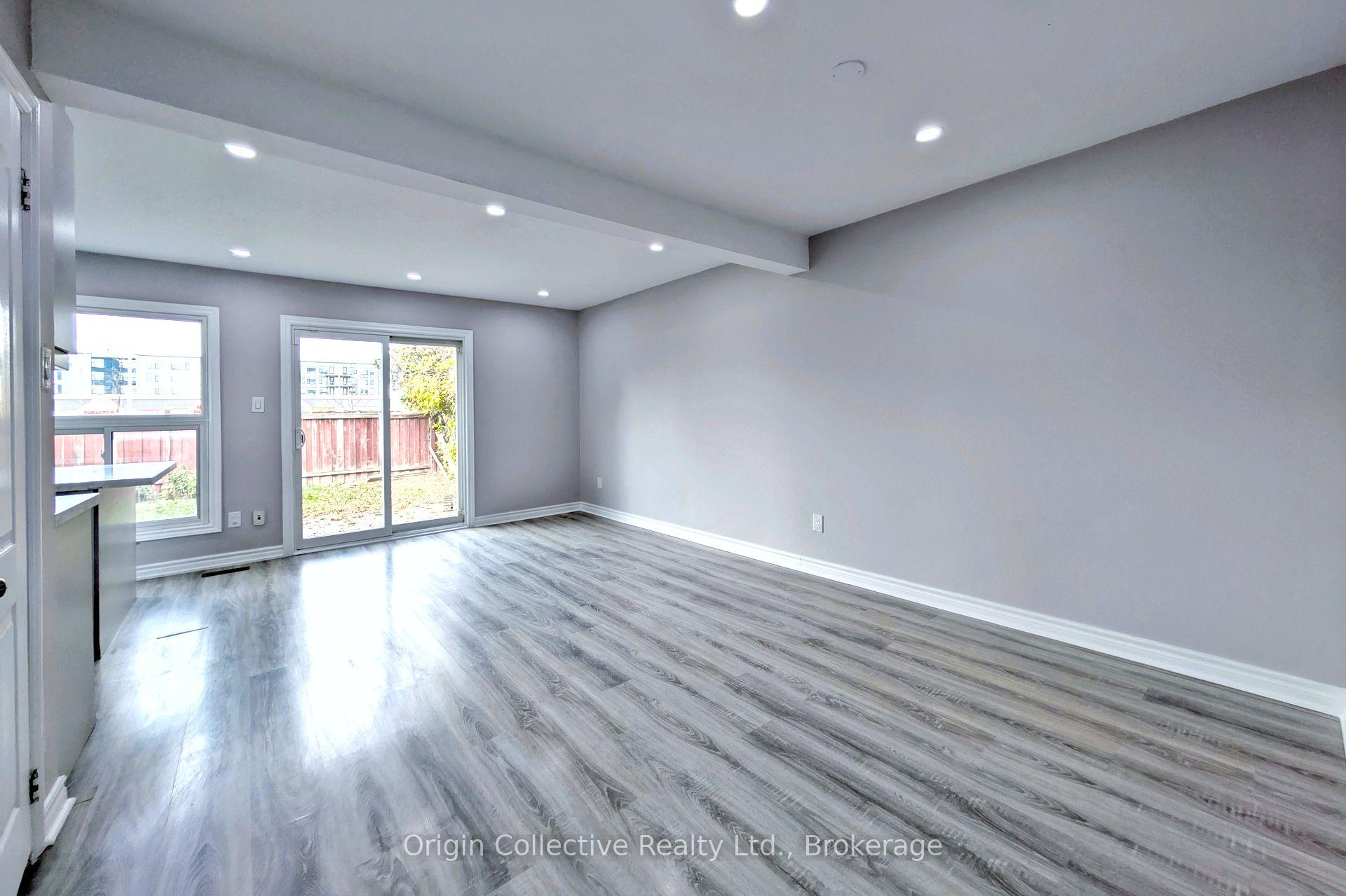 Photo 11 of 47 Woolenscote Circle, Etobicoke, West Humber-Clairville — HOMEH