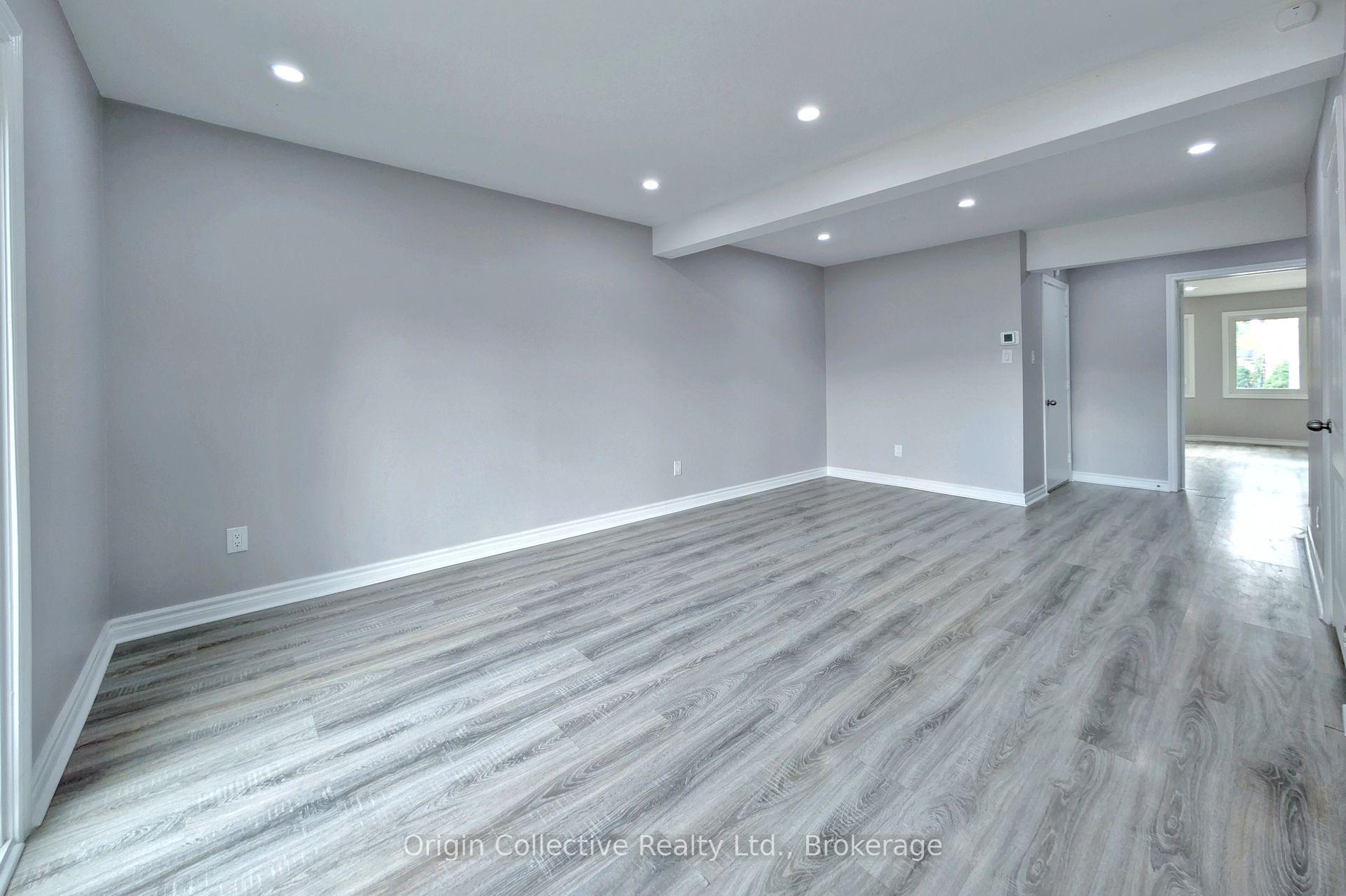Photo 12 of 47 Woolenscote Circle, Etobicoke, West Humber-Clairville — HOMEH