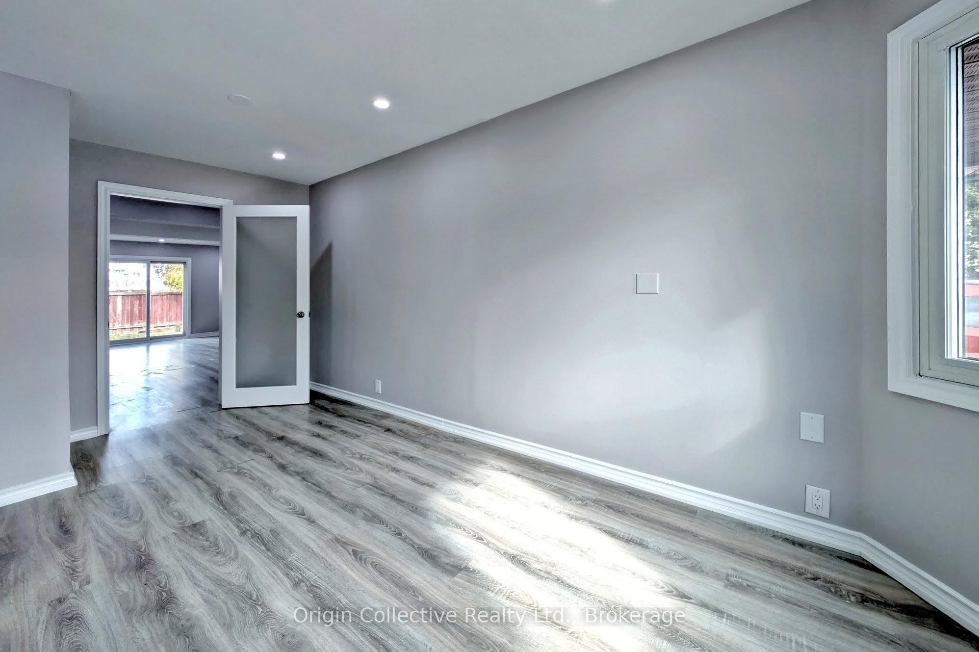 Photo 15 of 47 Woolenscote Circle, Etobicoke, West Humber-Clairville — HOMEH