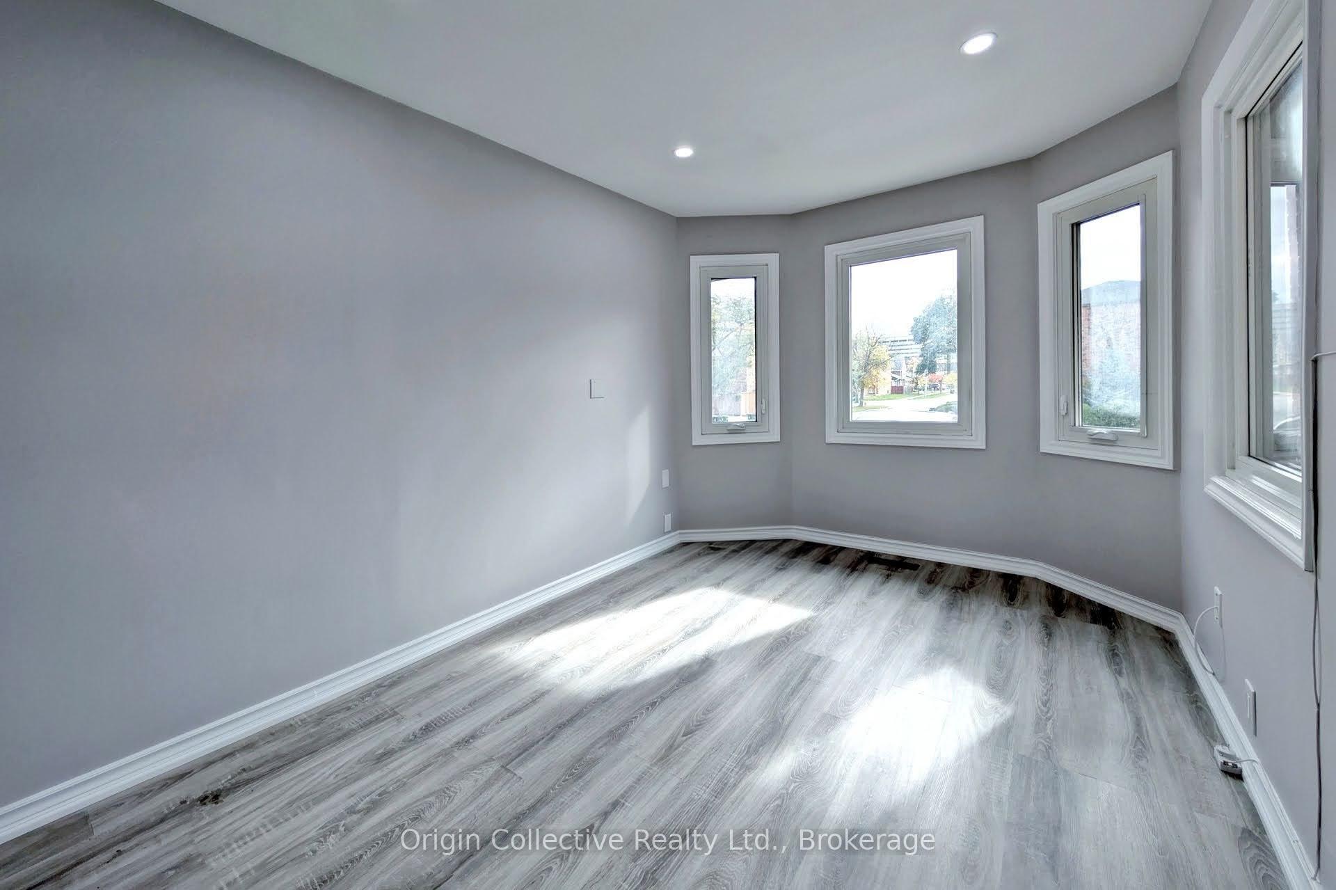 Photo 16 of 47 Woolenscote Circle, Etobicoke, West Humber-Clairville — HOMEH