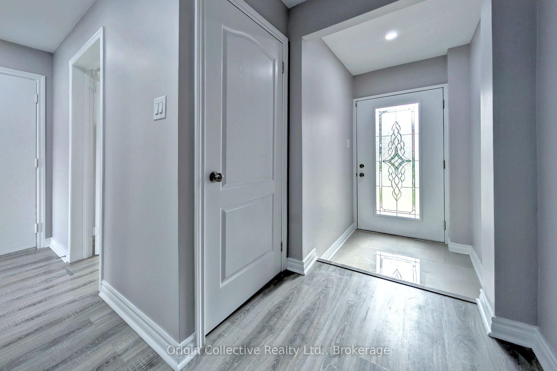 Photo 17 of 47 Woolenscote Circle, Etobicoke, West Humber-Clairville — HOMEH