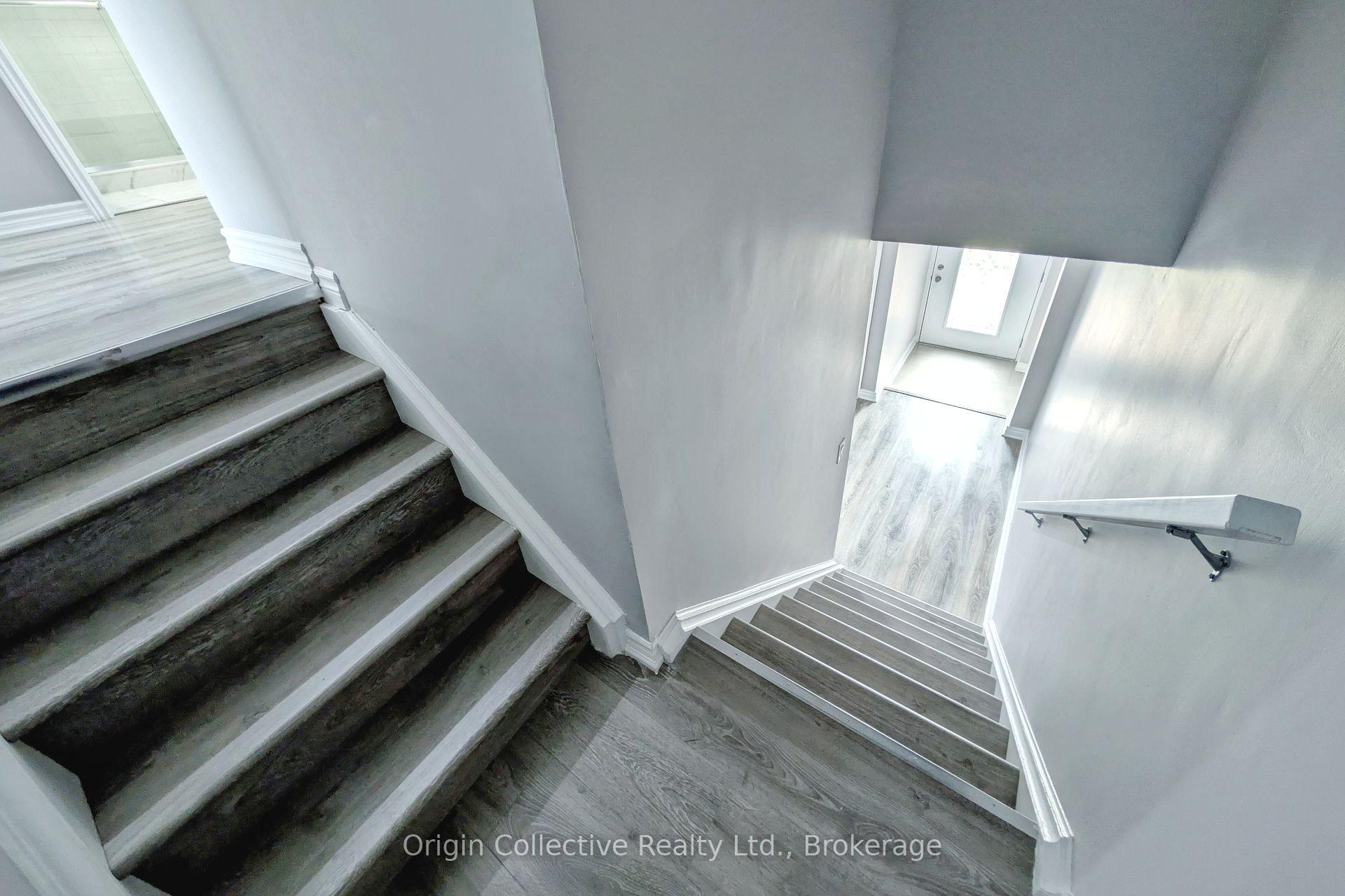 Photo 20 of 47 Woolenscote Circle, Etobicoke, West Humber-Clairville — HOMEH