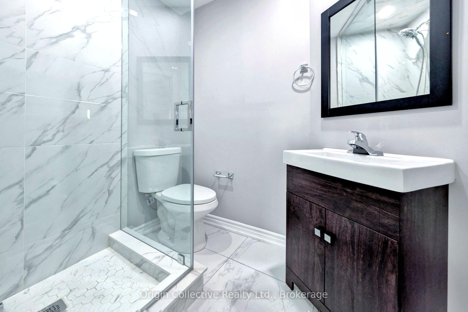 Photo 25 of 47 Woolenscote Circle, Etobicoke, West Humber-Clairville — HOMEH