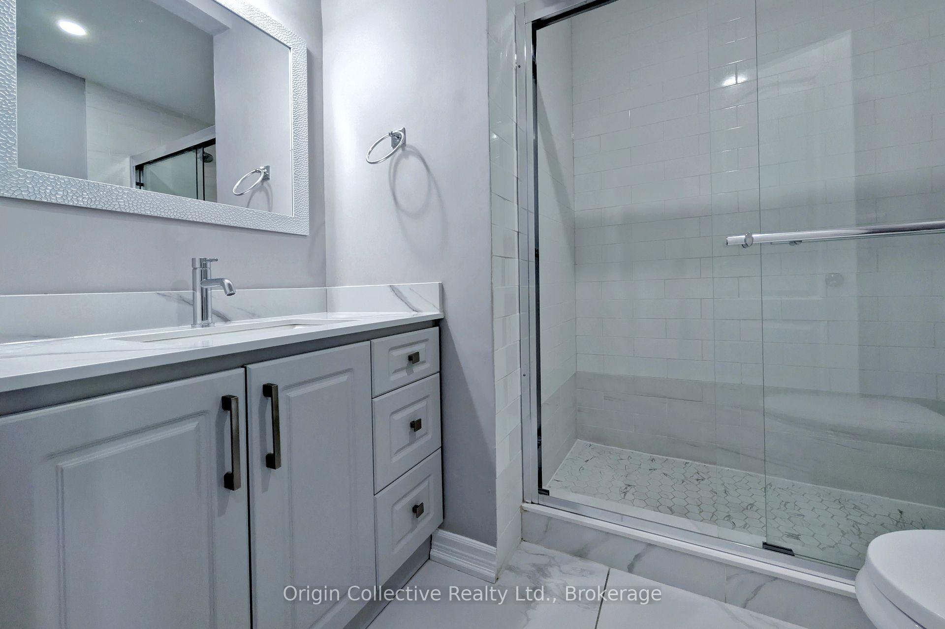 Photo 30 of 47 Woolenscote Circle, Etobicoke, West Humber-Clairville — HOMEH