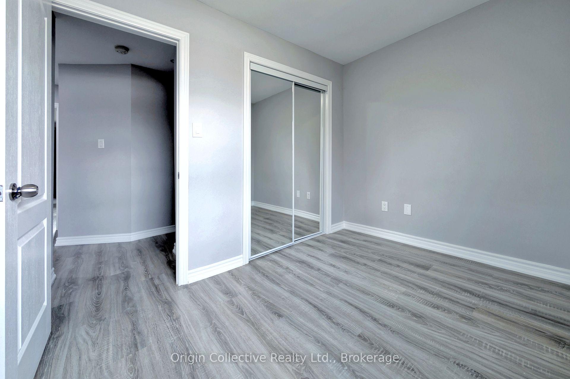 Photo 31 of 47 Woolenscote Circle, Etobicoke, West Humber-Clairville — HOMEH