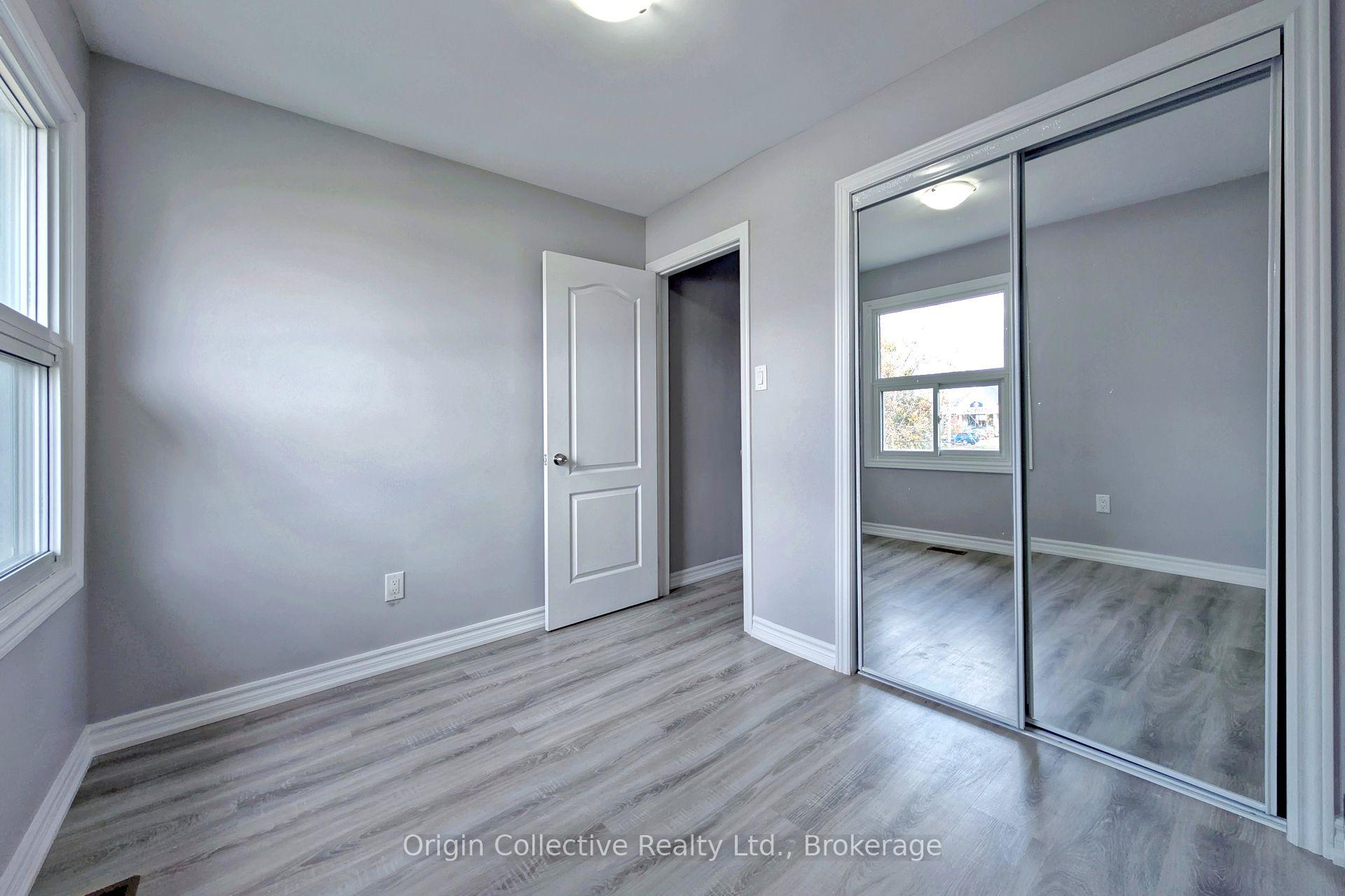 Photo 32 of 47 Woolenscote Circle, Etobicoke, West Humber-Clairville — HOMEH
