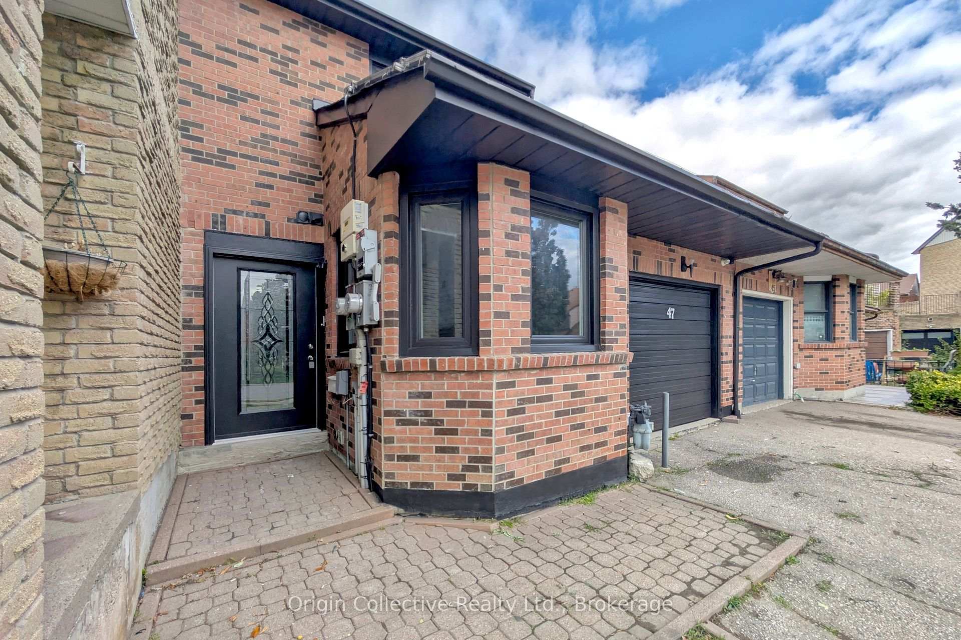Photo 39 of 47 Woolenscote Circle, Etobicoke, West Humber-Clairville — HOMEH