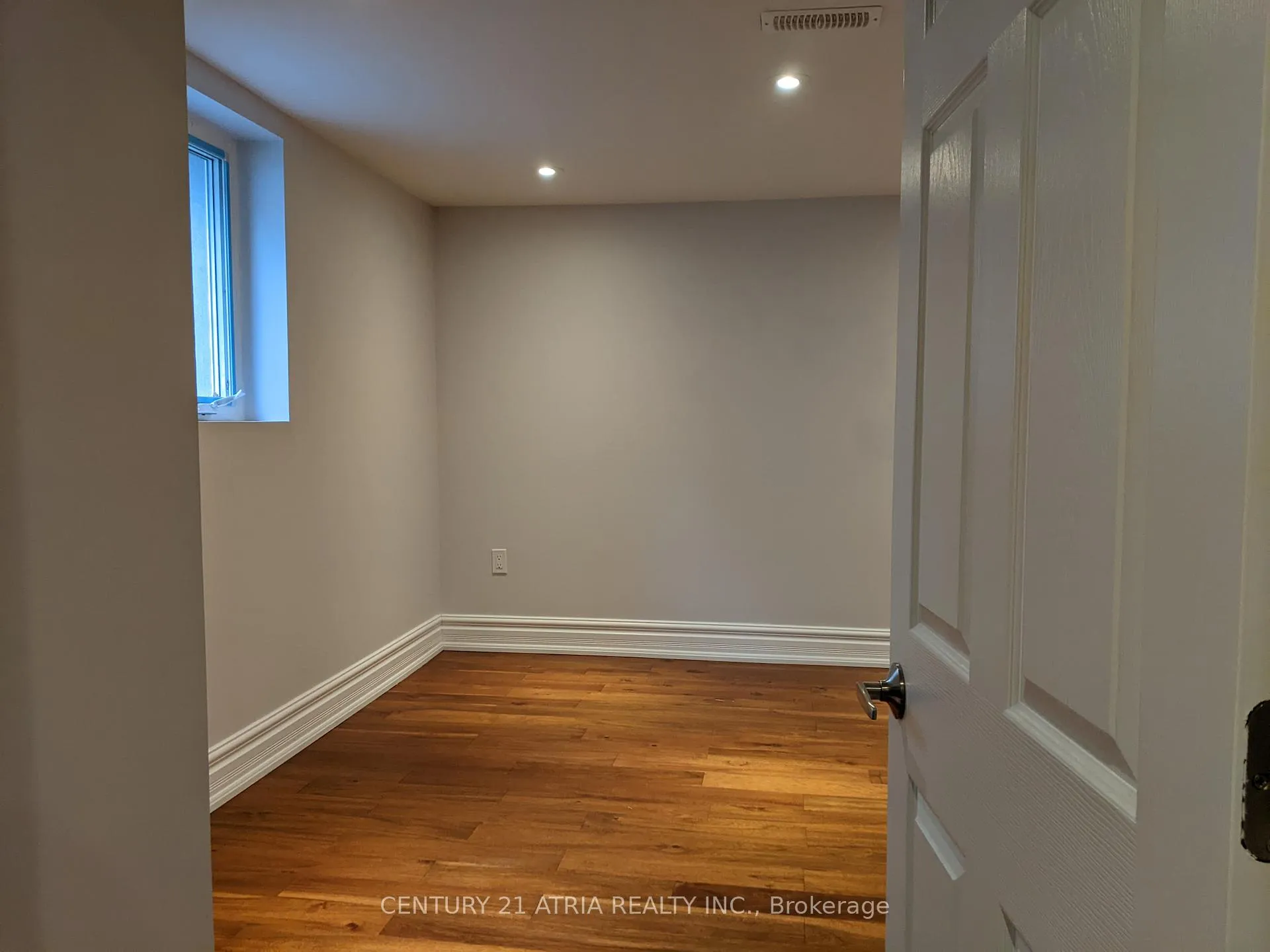 Photo 4 of Unit Lower, 107 Murray Drive, Aurora, Aurora Highlands — HOMEH