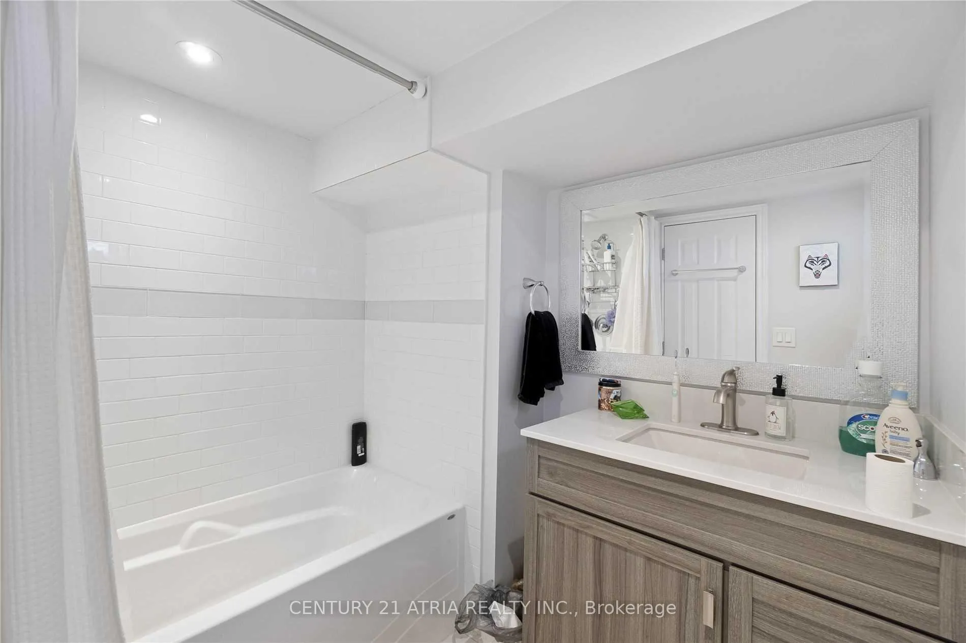 Photo 6 of Unit Lower, 107 Murray Drive, Aurora, Aurora Highlands — HOMEH