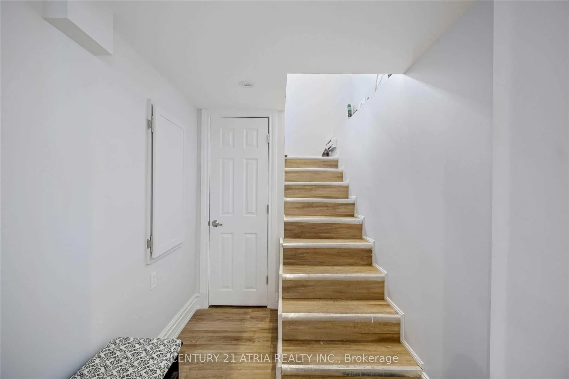 Photo 8 of Unit Lower, 107 Murray Drive, Aurora, Aurora Highlands — HOMEH