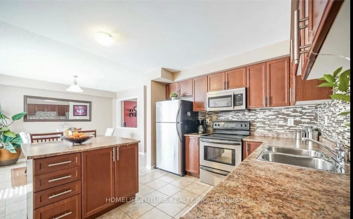 Photo 10 of 33 Warnford Circle, Ajax, Northeast Ajax — HOMEH