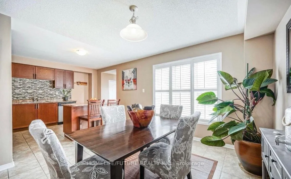 Photo 17 of 33 Warnford Circle, Ajax, Northeast Ajax — HOMEH