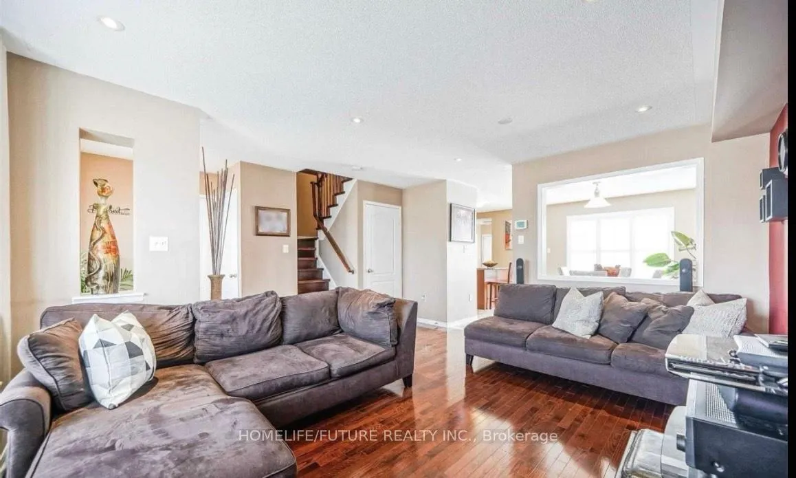 Photo 32 of 33 Warnford Circle, Ajax, Northeast Ajax — HOMEH
