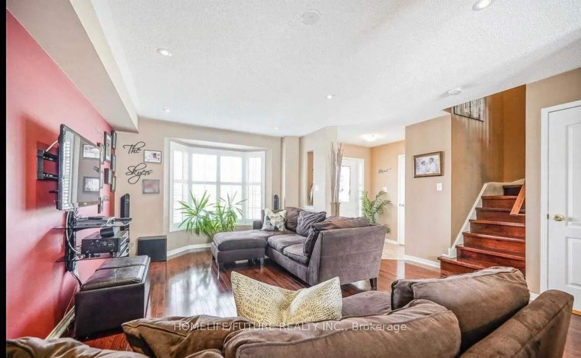 Photo 34 of 33 Warnford Circle, Ajax, Northeast Ajax — HOMEH
