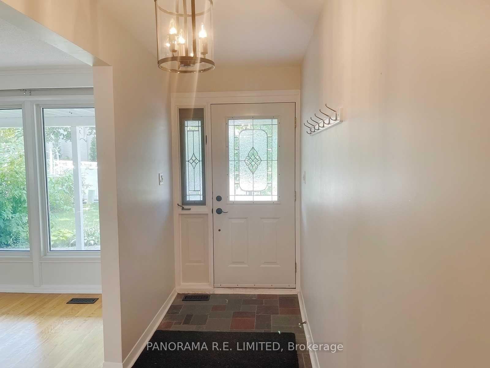 Photo 3 of Unit Upper, 5 Kingsborough Crescent, Etobicoke, Willowridge-Martingrove-Richview — HOMEH