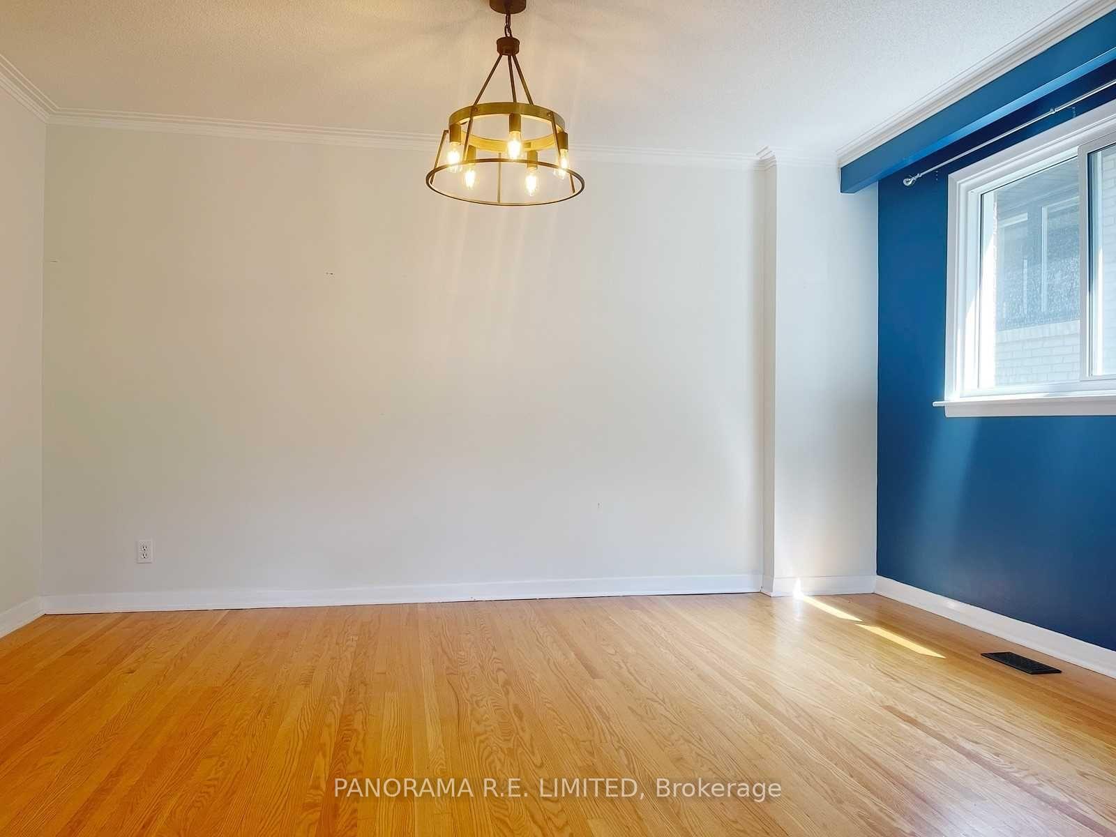 Photo 4 of Unit Upper, 5 Kingsborough Crescent, Etobicoke, Willowridge-Martingrove-Richview — HOMEH