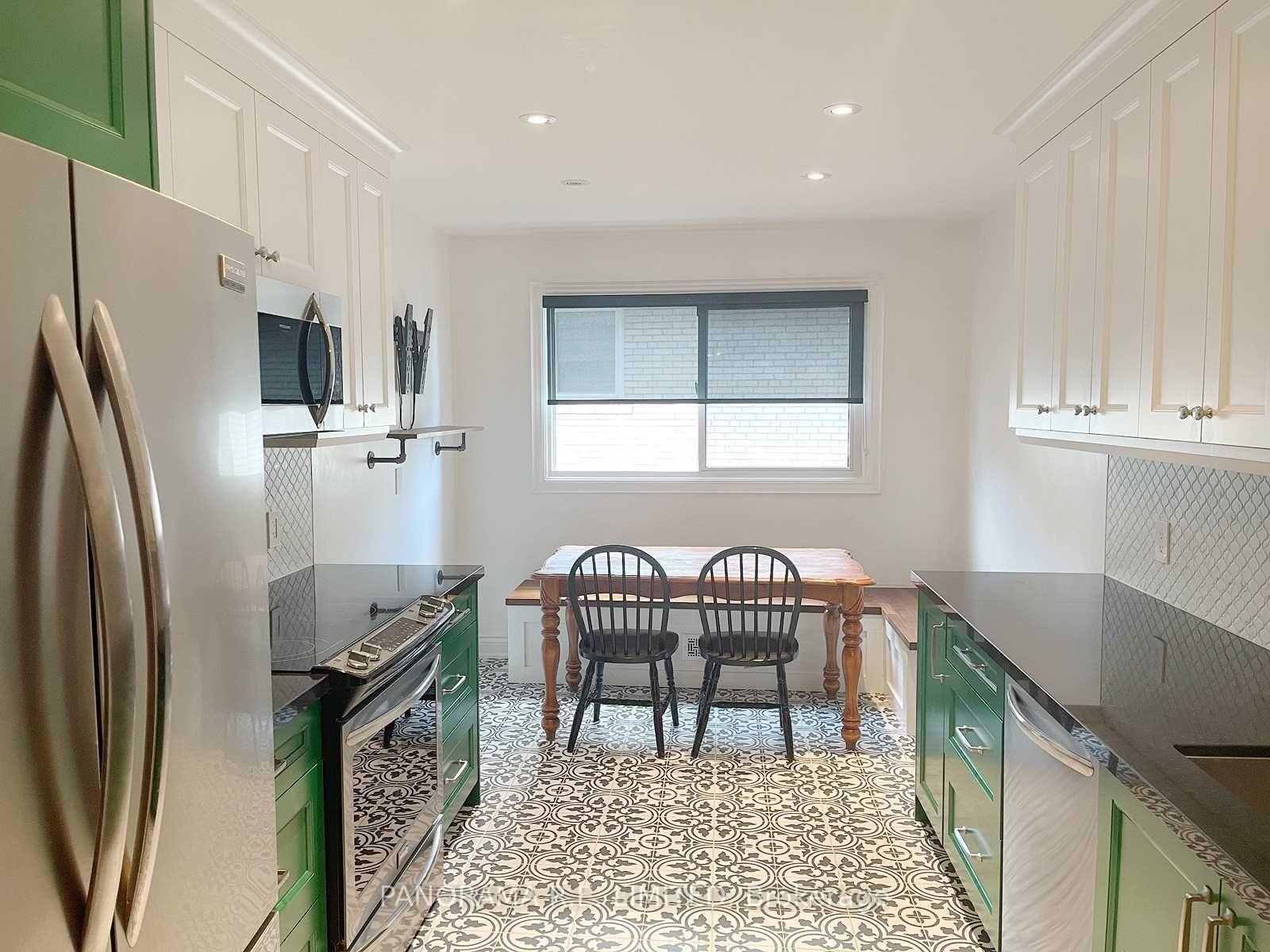 Photo 6 of Unit Upper, 5 Kingsborough Crescent, Etobicoke, Willowridge-Martingrove-Richview — HOMEH