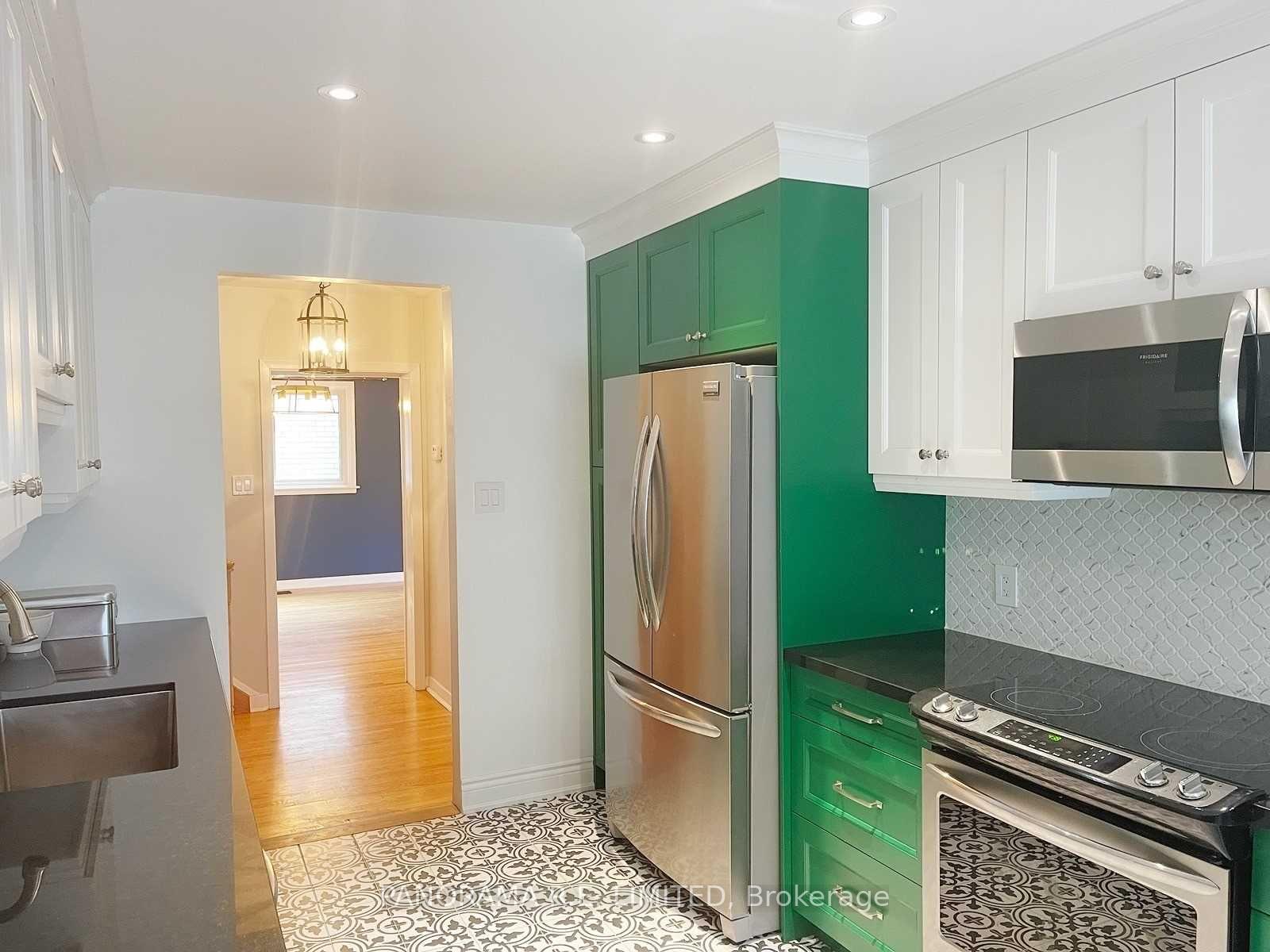 Photo 8 of Unit Upper, 5 Kingsborough Crescent, Etobicoke, Willowridge-Martingrove-Richview — HOMEH