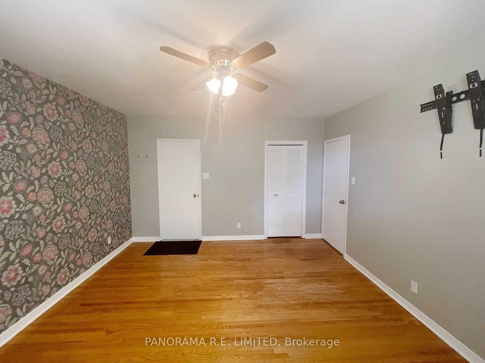 Photo 10 of Unit Upper, 5 Kingsborough Crescent, Etobicoke, Willowridge-Martingrove-Richview — HOMEH