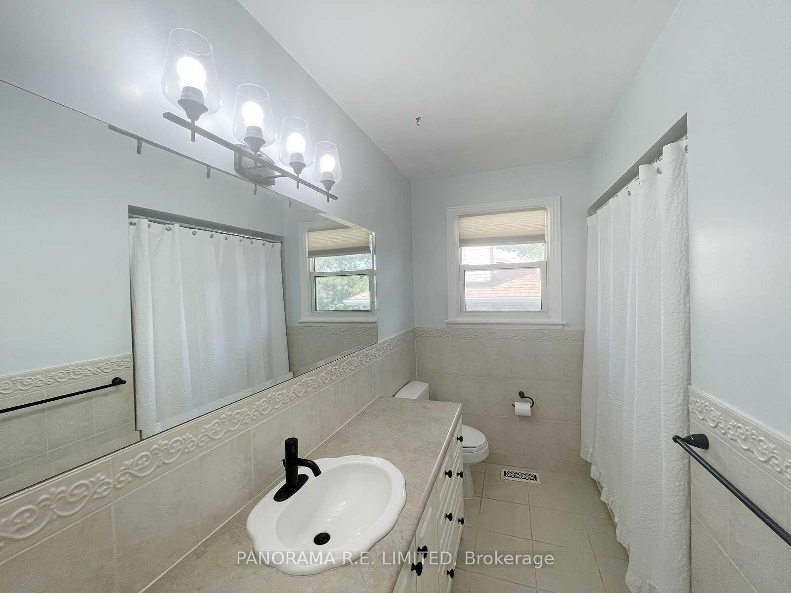 Photo 14 of Unit Upper, 5 Kingsborough Crescent, Etobicoke, Willowridge-Martingrove-Richview — HOMEH