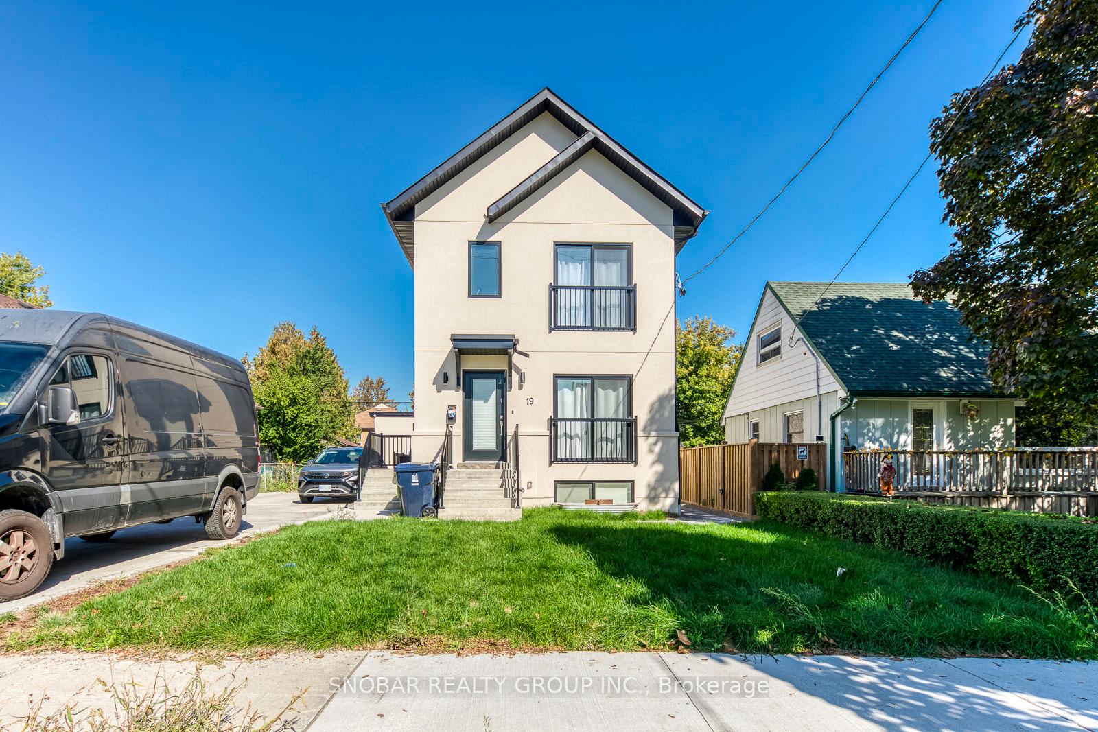 Photo 1 of 19 Hatfield (Lower #3) Crescent, Etobicoke, Elms-Old Rexdale — HOMEH