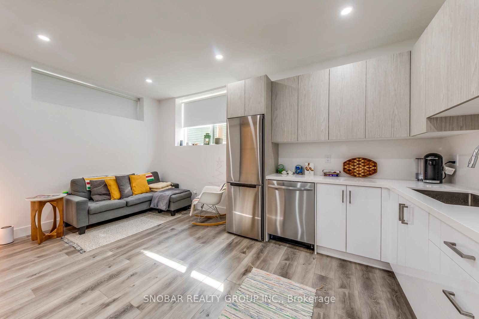 Photo 2 of 19 Hatfield (Lower #3) Crescent, Etobicoke, Elms-Old Rexdale — HOMEH