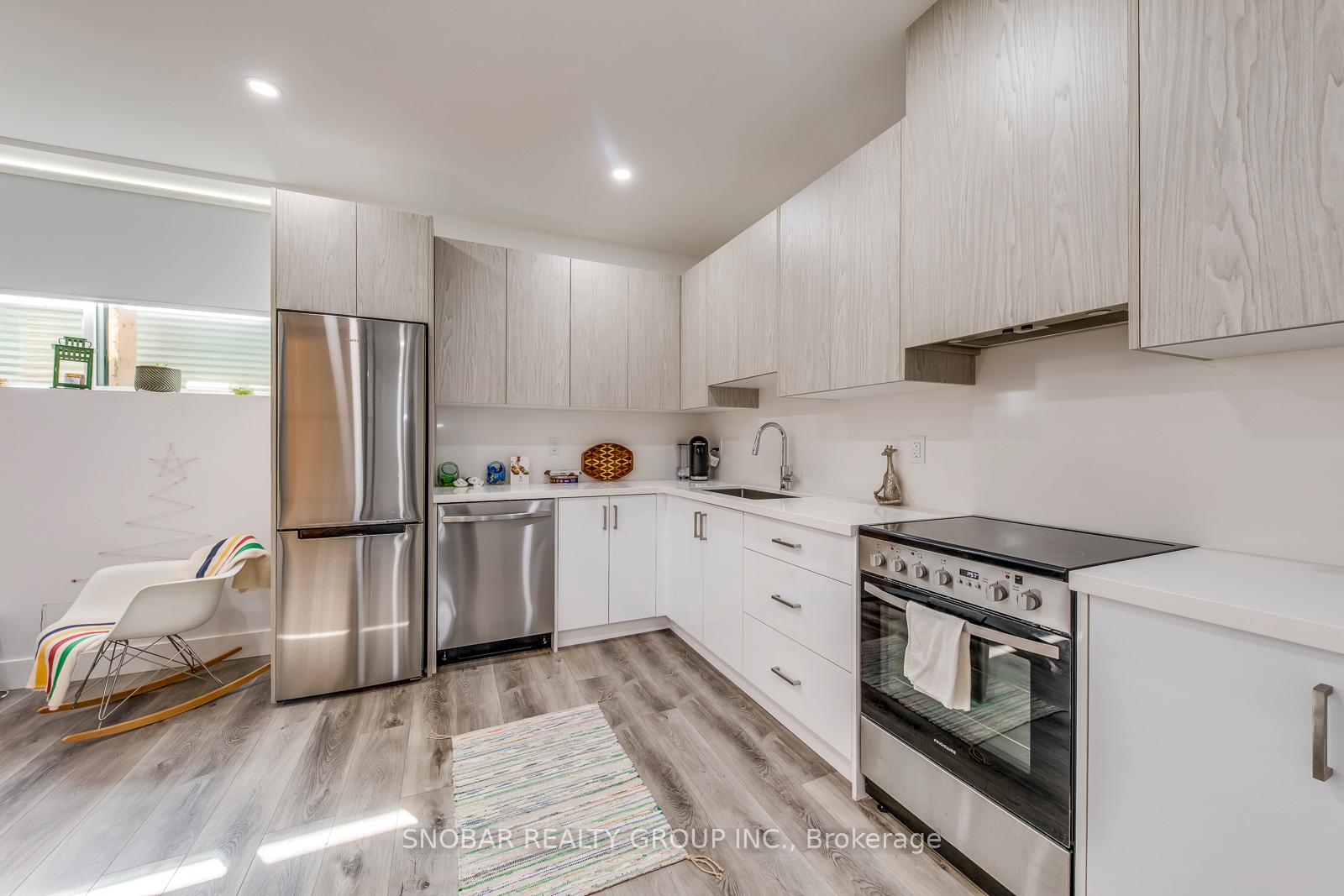 Photo 3 of 19 Hatfield (Lower #3) Crescent, Etobicoke, Elms-Old Rexdale — HOMEH