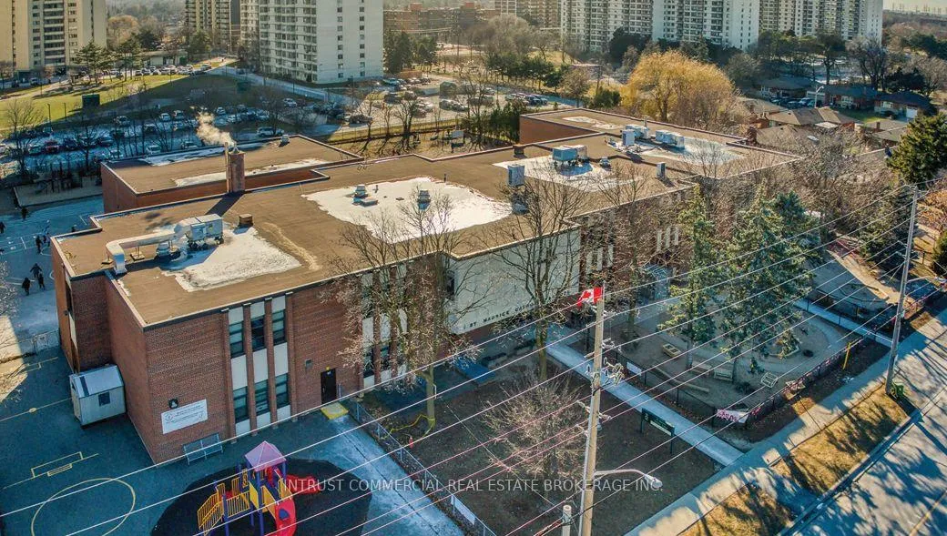 Photo 6 of 74 Kingsview Boulevard, Etobicoke, Kingsview Village-The Westway — HOMEH