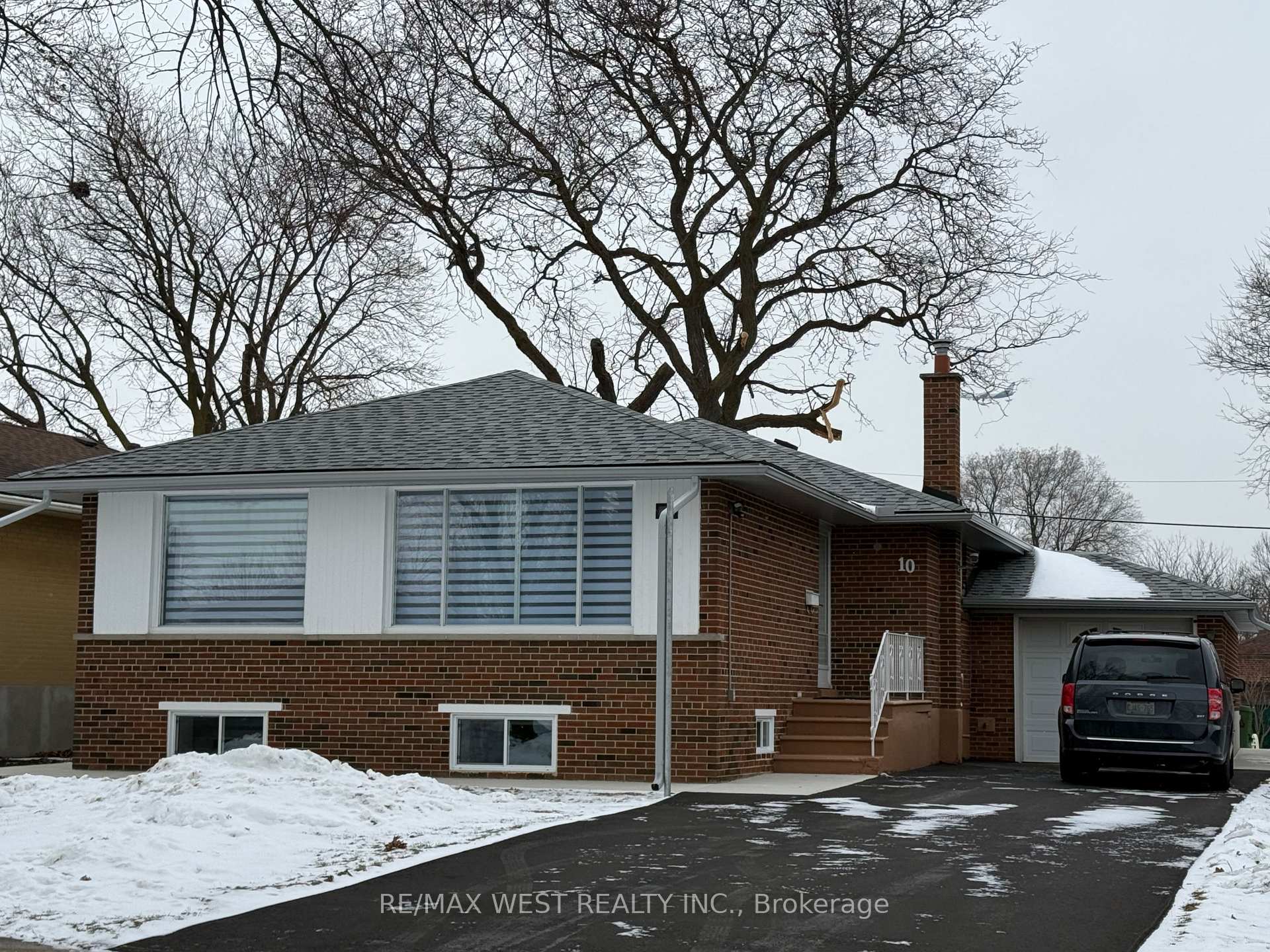 Photo 1 of Unit #1, 10 Tynevale Drive, Etobicoke, Willowridge-Martingrove-Richview — HOMEH