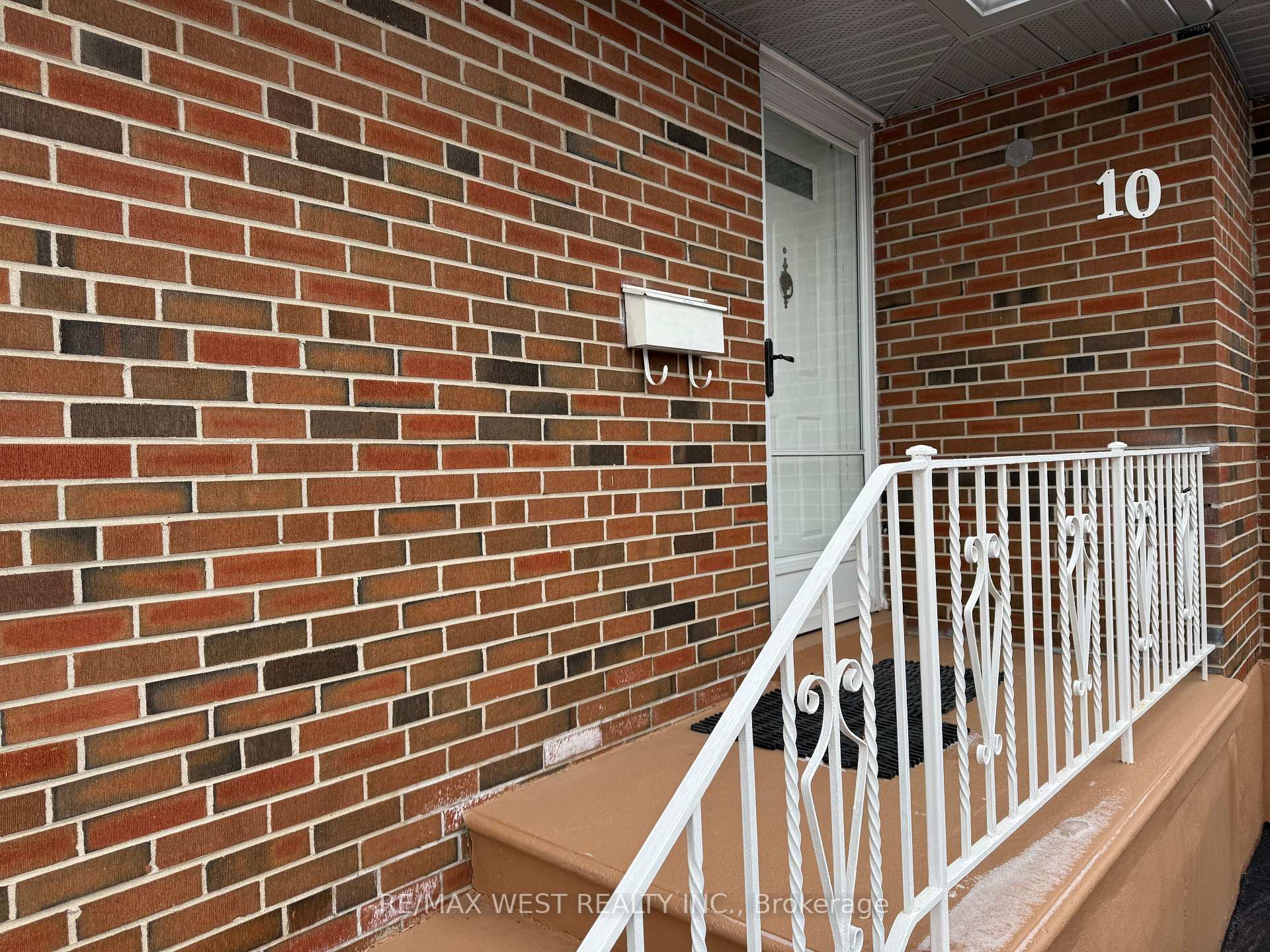 Photo 2 of Unit #1, 10 Tynevale Drive, Etobicoke, Willowridge-Martingrove-Richview — HOMEH
