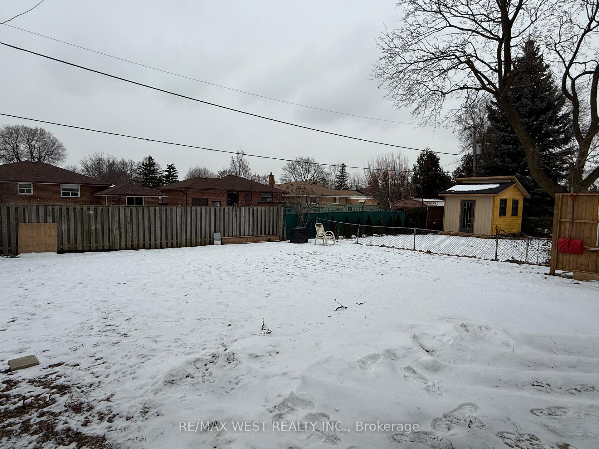 Photo 3 of Unit #1, 10 Tynevale Drive, Etobicoke, Willowridge-Martingrove-Richview — HOMEH