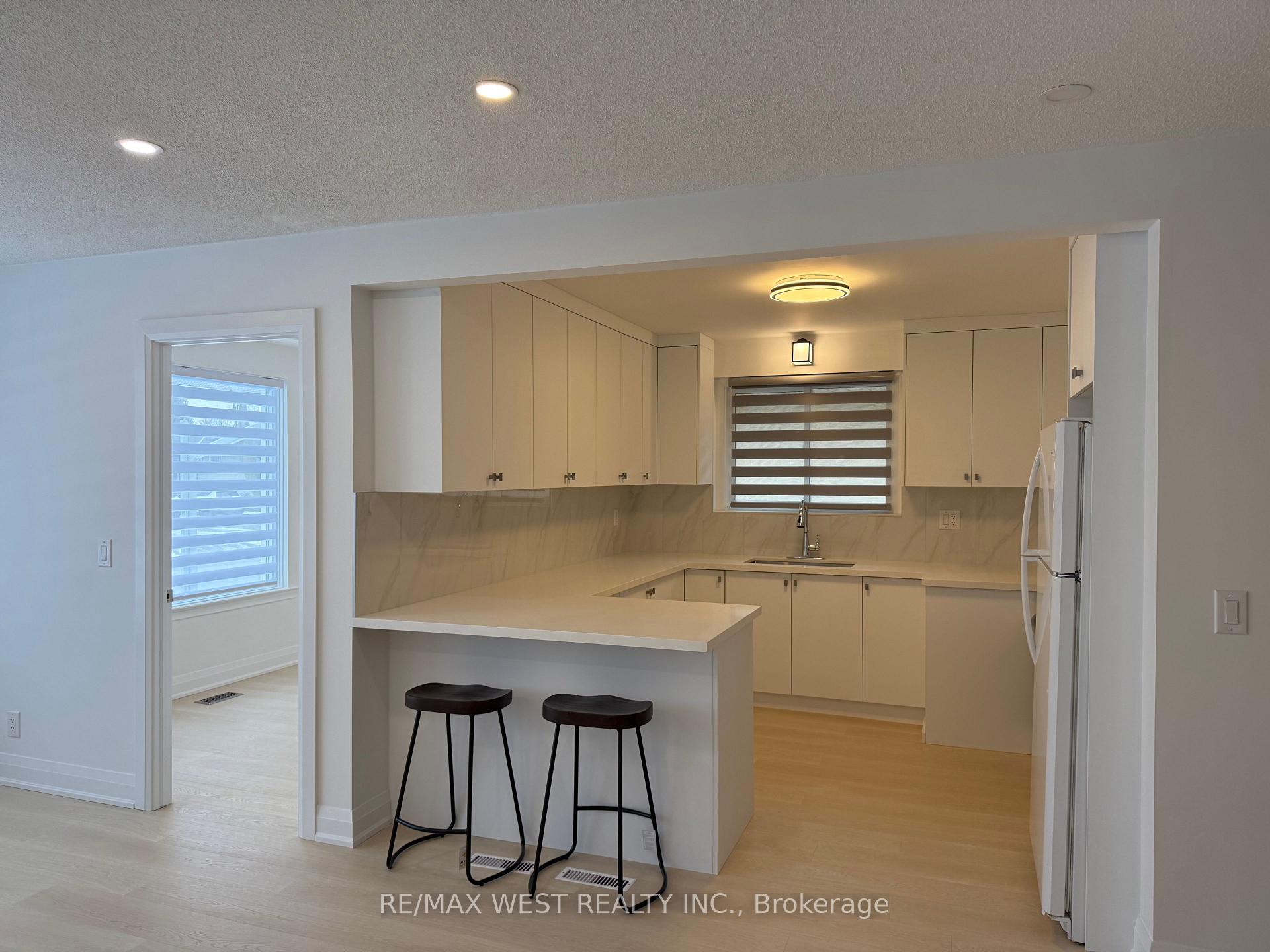 Photo 4 of Unit #1, 10 Tynevale Drive, Etobicoke, Willowridge-Martingrove-Richview — HOMEH
