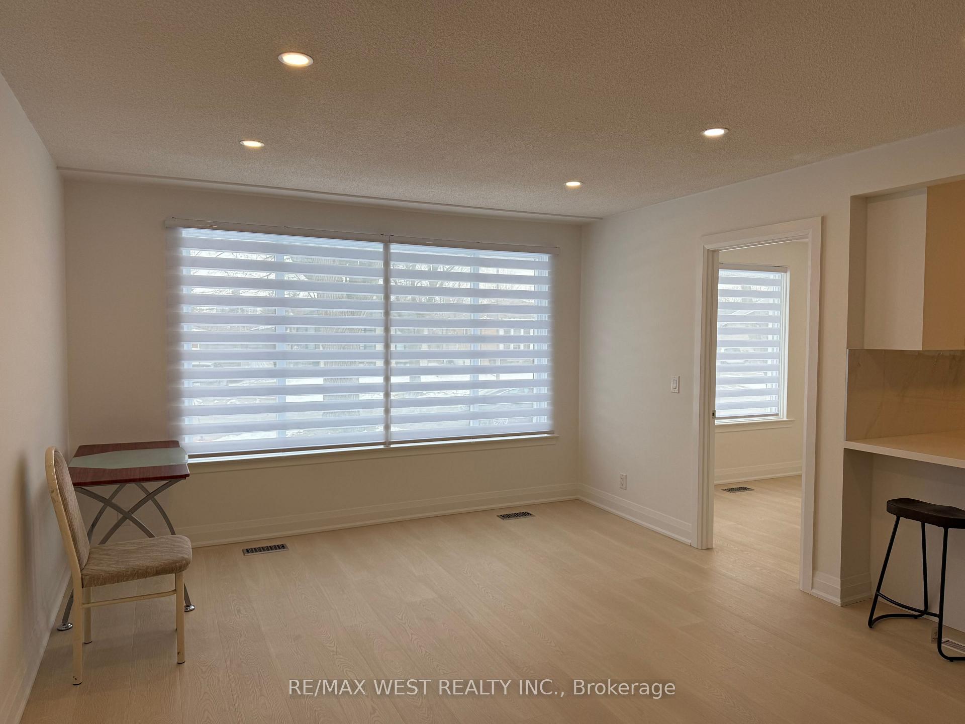 Photo 5 of Unit #1, 10 Tynevale Drive, Etobicoke, Willowridge-Martingrove-Richview — HOMEH