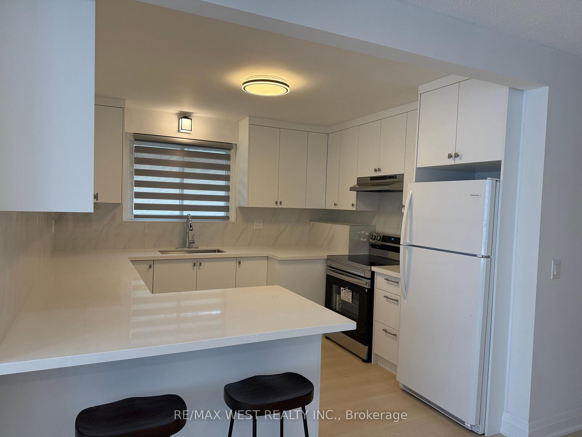 Photo 6 of Unit #1, 10 Tynevale Drive, Etobicoke, Willowridge-Martingrove-Richview — HOMEH